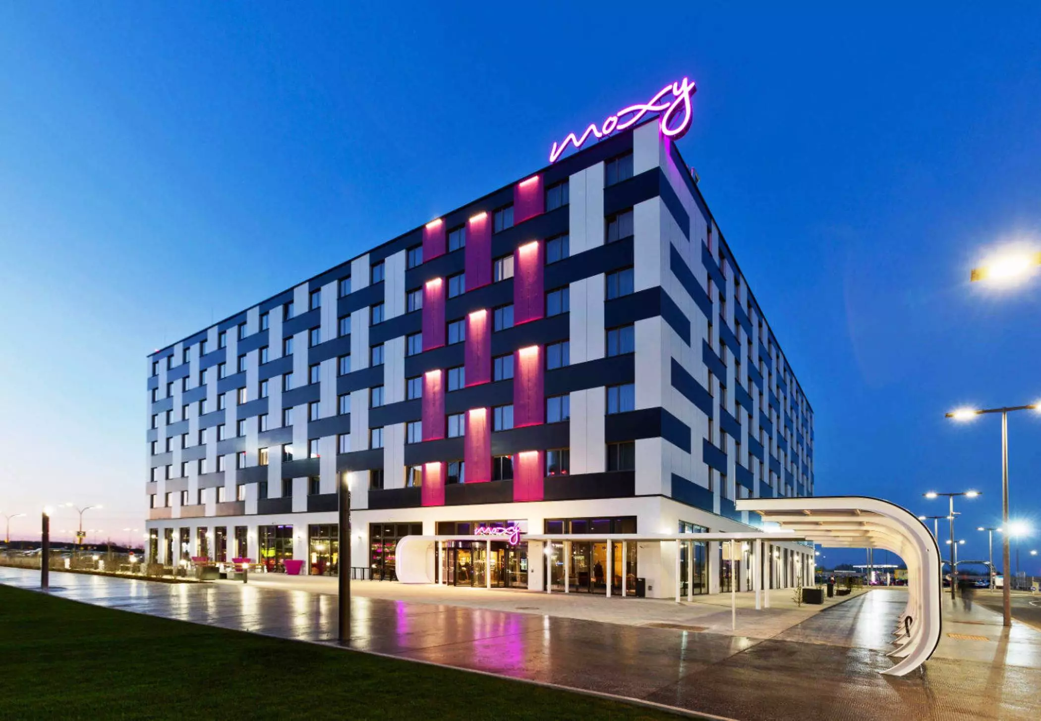 هتل Moxy Vienna Airport وین