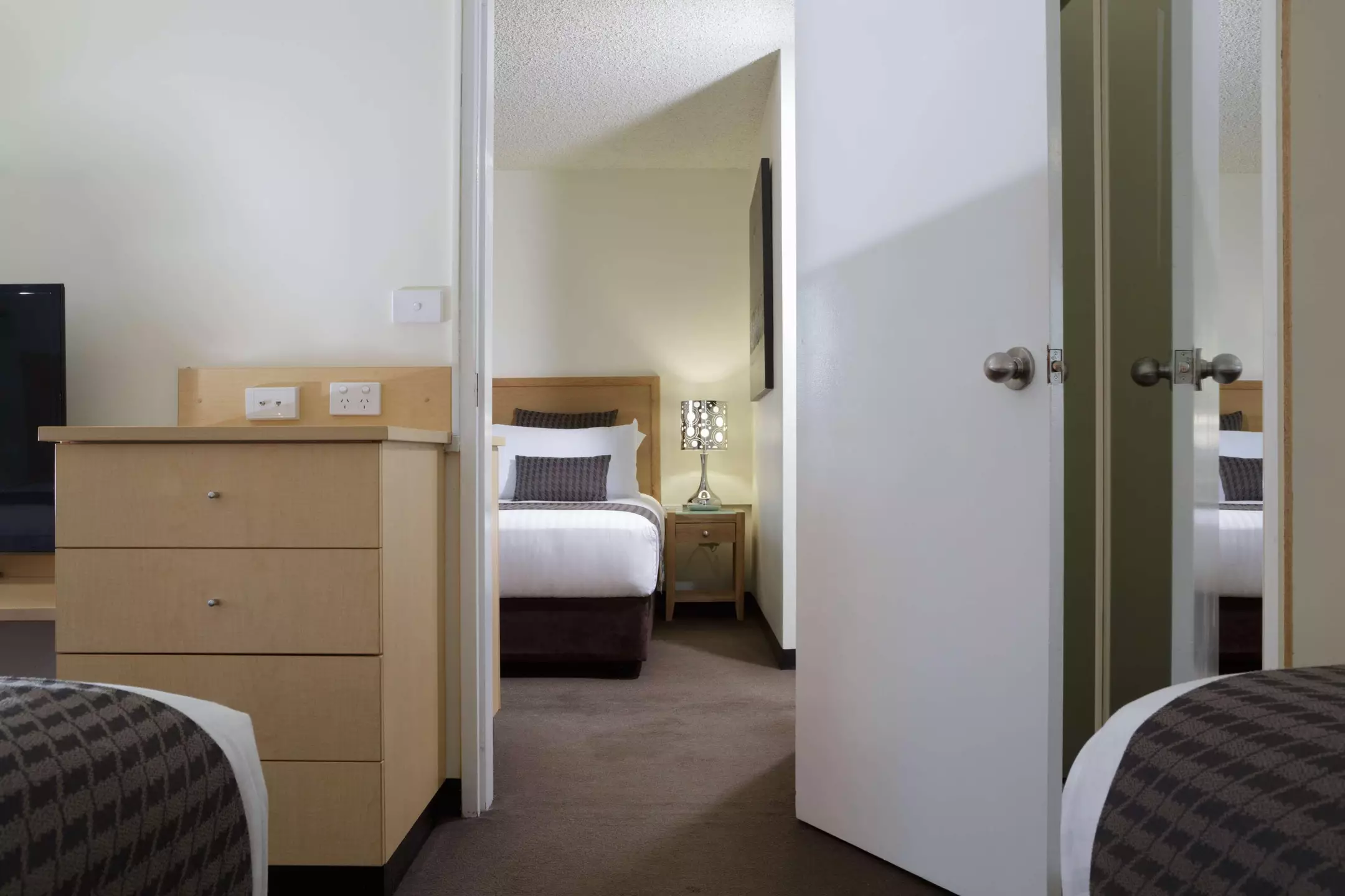 Alibaba https://cdn.alibaba.ir/ostorage/hotel-accommodation-images/6a0b220f61ec039ef760a997_Hobart-Best-Western-Hobart-1.webp