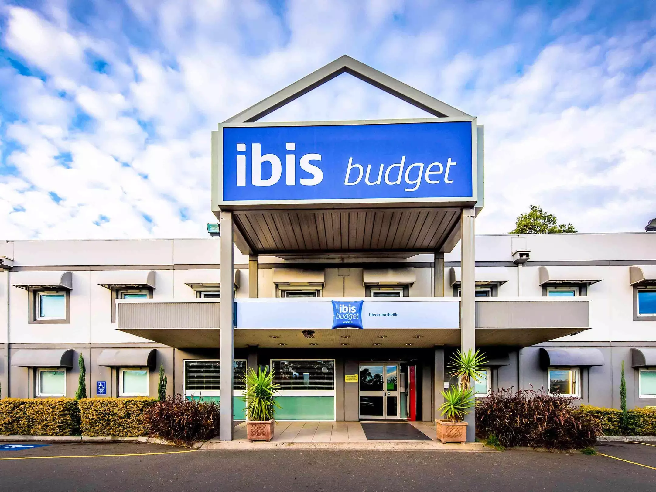 Alibaba https://cdn.alibaba.ir/ostorage/hotel-accommodation-images/6a0ba38d61ec039ef761116e_Sydney-Ibis-budget-Wentworthville-1.webp