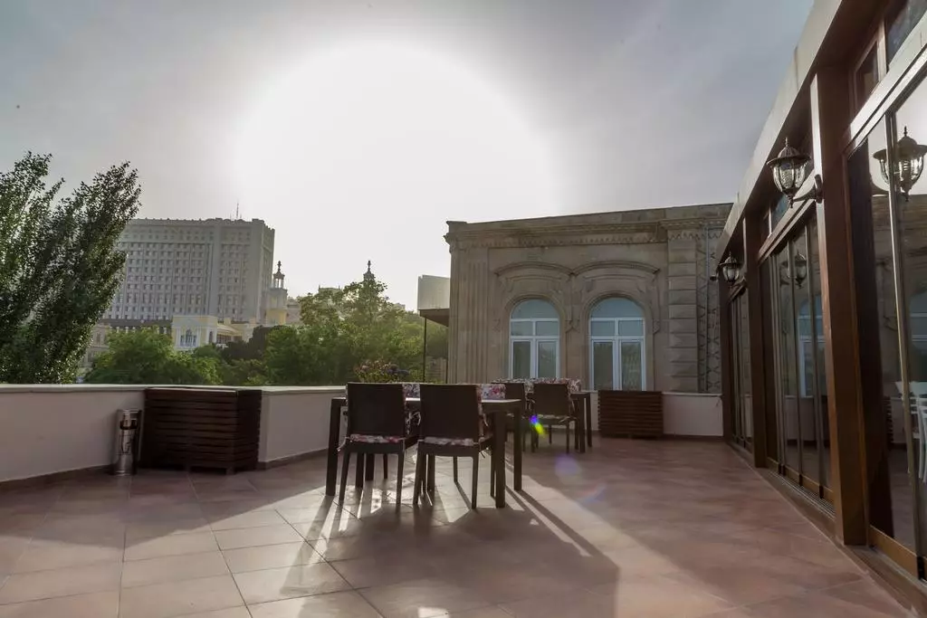 Alibaba https://cdn.alibaba.ir/ostorage/hotel-accommodation-images/6a0ccbcac86edf55f723491a_Baku-Old-Gates-Hotel-1.webp