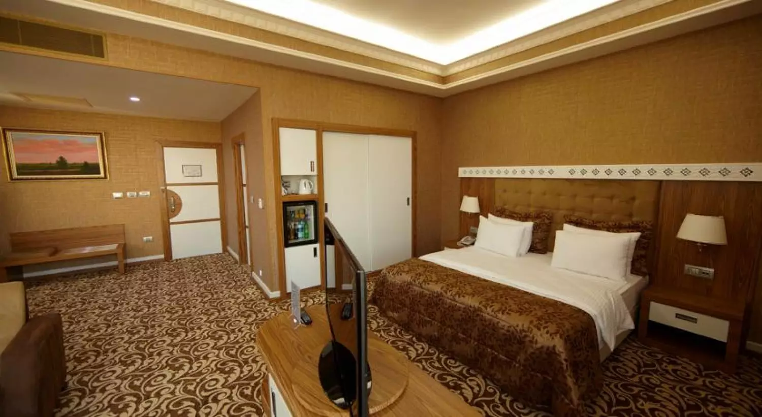 Alibaba https://cdn.alibaba.ir/ostorage/hotel-accommodation-images/6a0ccd7cc86edf55f7234ade_Baku-Divan-Express-Baku-1.webp