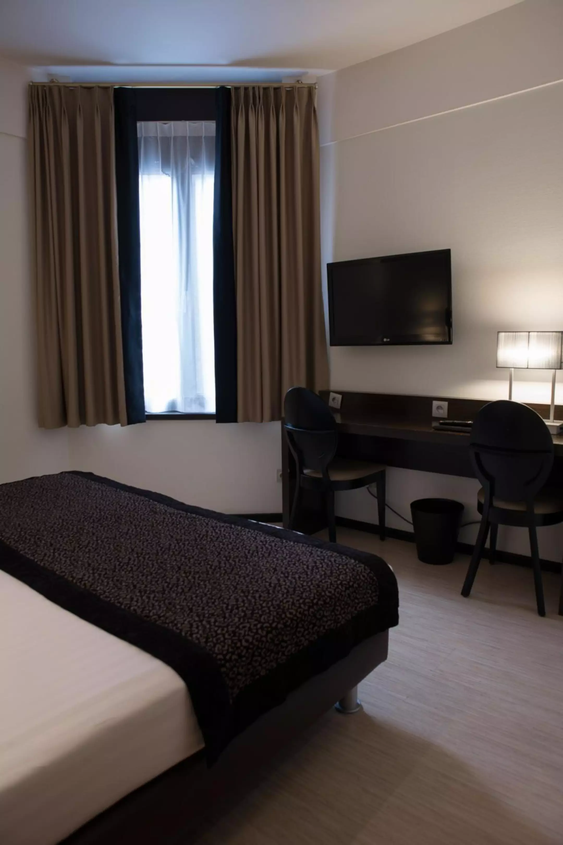 Alibaba https://cdn.alibaba.ir/ostorage/hotel-accommodation-images/6a0cf104c86edf55f723669e_Brussels-Floris-Hotel-Ustel-Midi-1.webp