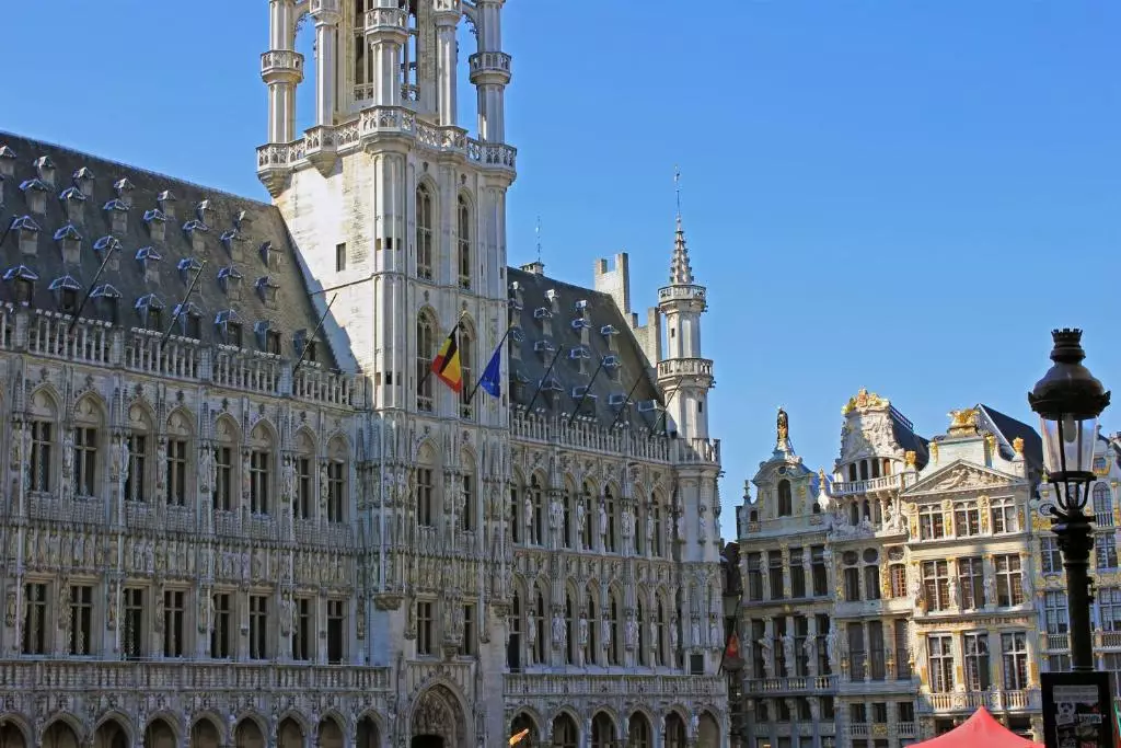 Alibaba https://cdn.alibaba.ir/ostorage/hotel-accommodation-images/6a0cfb38c86edf55f7236e94_Brussels-Alma-Hotel-1.webp