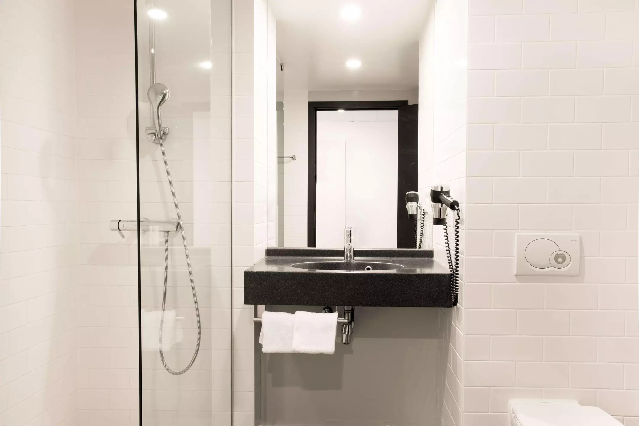 هتل Park Inn by Radisson Brussels Midi بروکسل