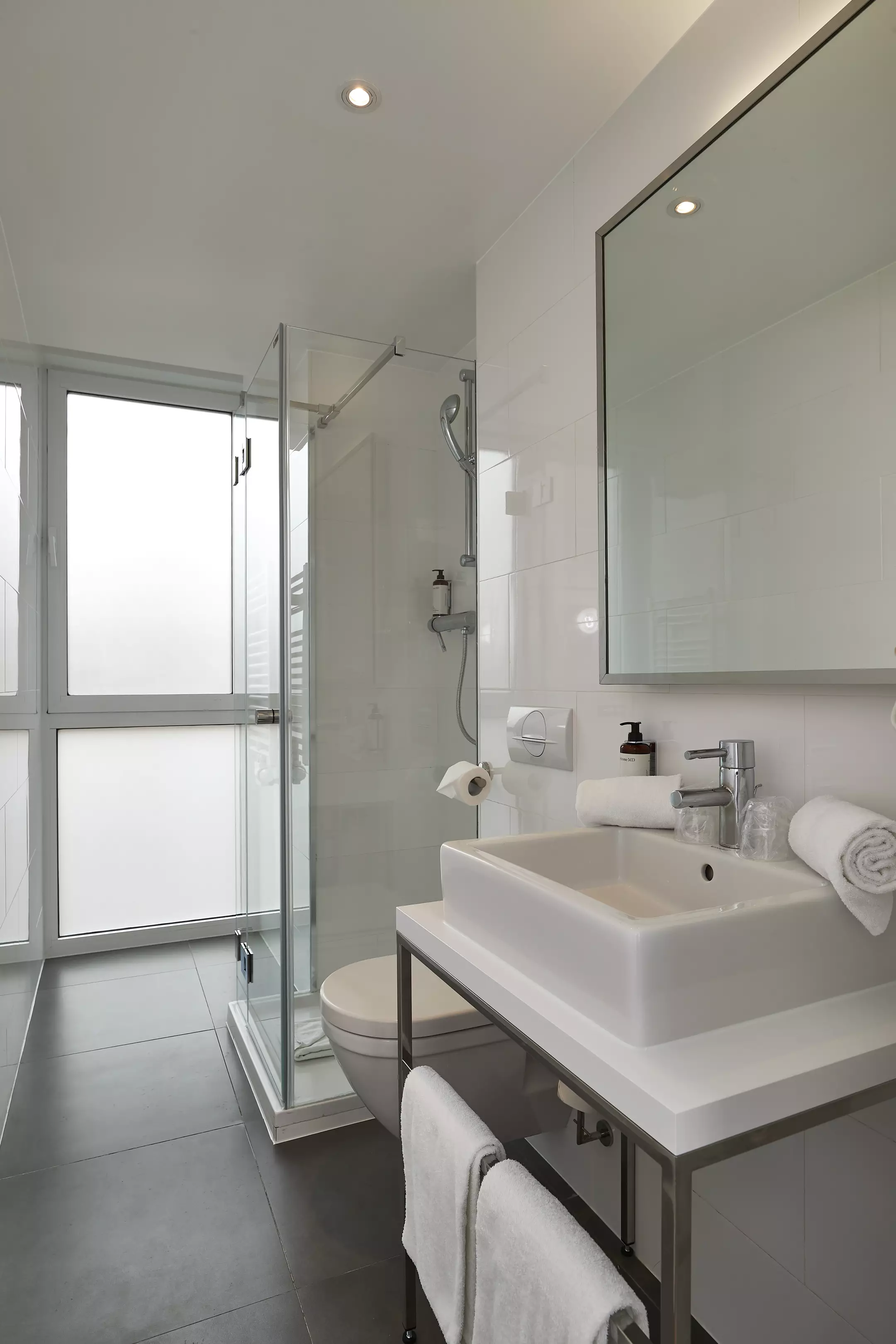 Alibaba https://cdn.alibaba.ir/ostorage/hotel-accommodation-images/6a0d076ac86edf55f723785d_Brussels-The-Pantone-Hotel-Brussels-1.webp