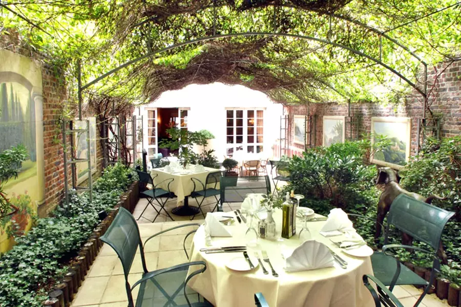 Alibaba https://cdn.alibaba.ir/ostorage/hotel-accommodation-images/6a0d26c4c86edf55f723911d_Brussels-Le-Chatelain-Hotel-1.webp