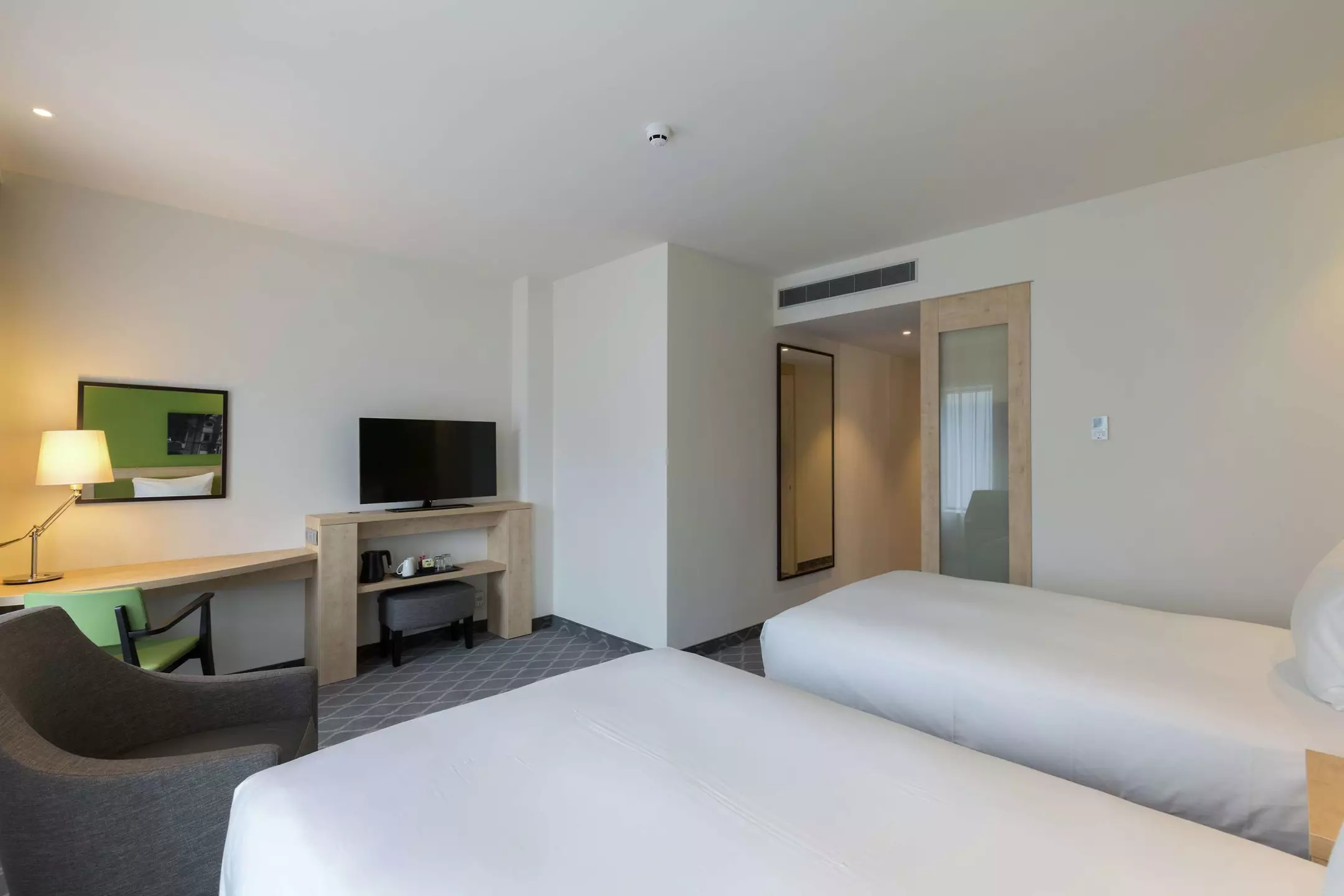 Alibaba https://cdn.alibaba.ir/ostorage/hotel-accommodation-images/6a0d2ec7c86edf55f723971f_Antwerp-Hampton-by-Hilton-Antwerp-Central-Station-0.webp