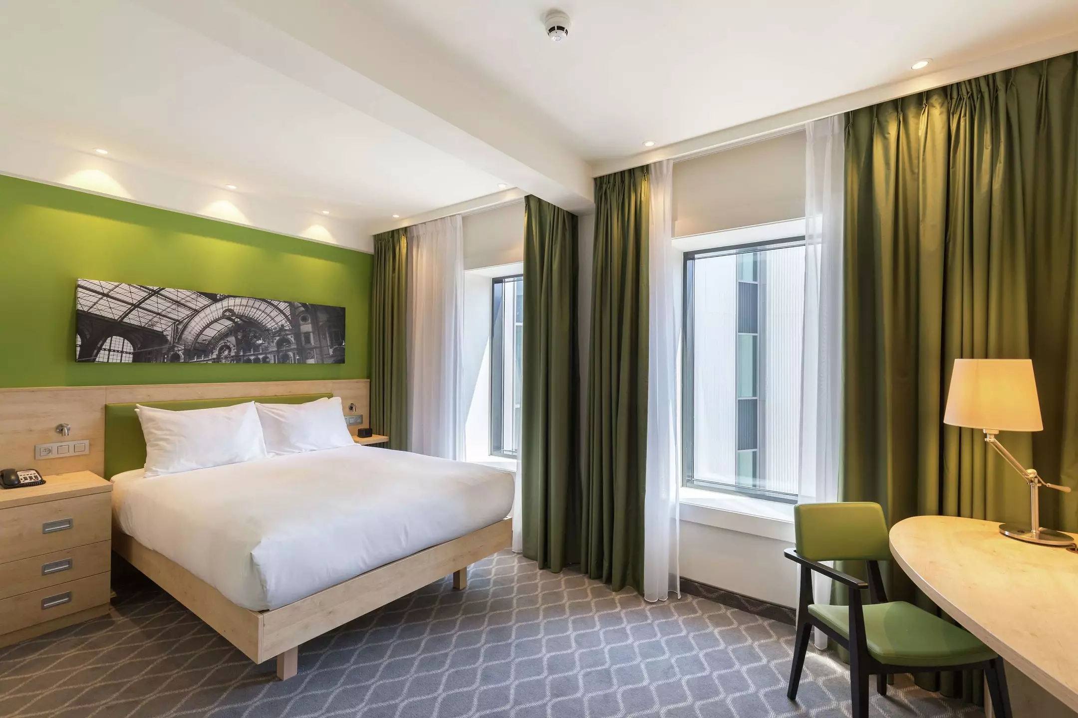 هتل Hampton by Hilton Antwerp Central Station آنتورپ