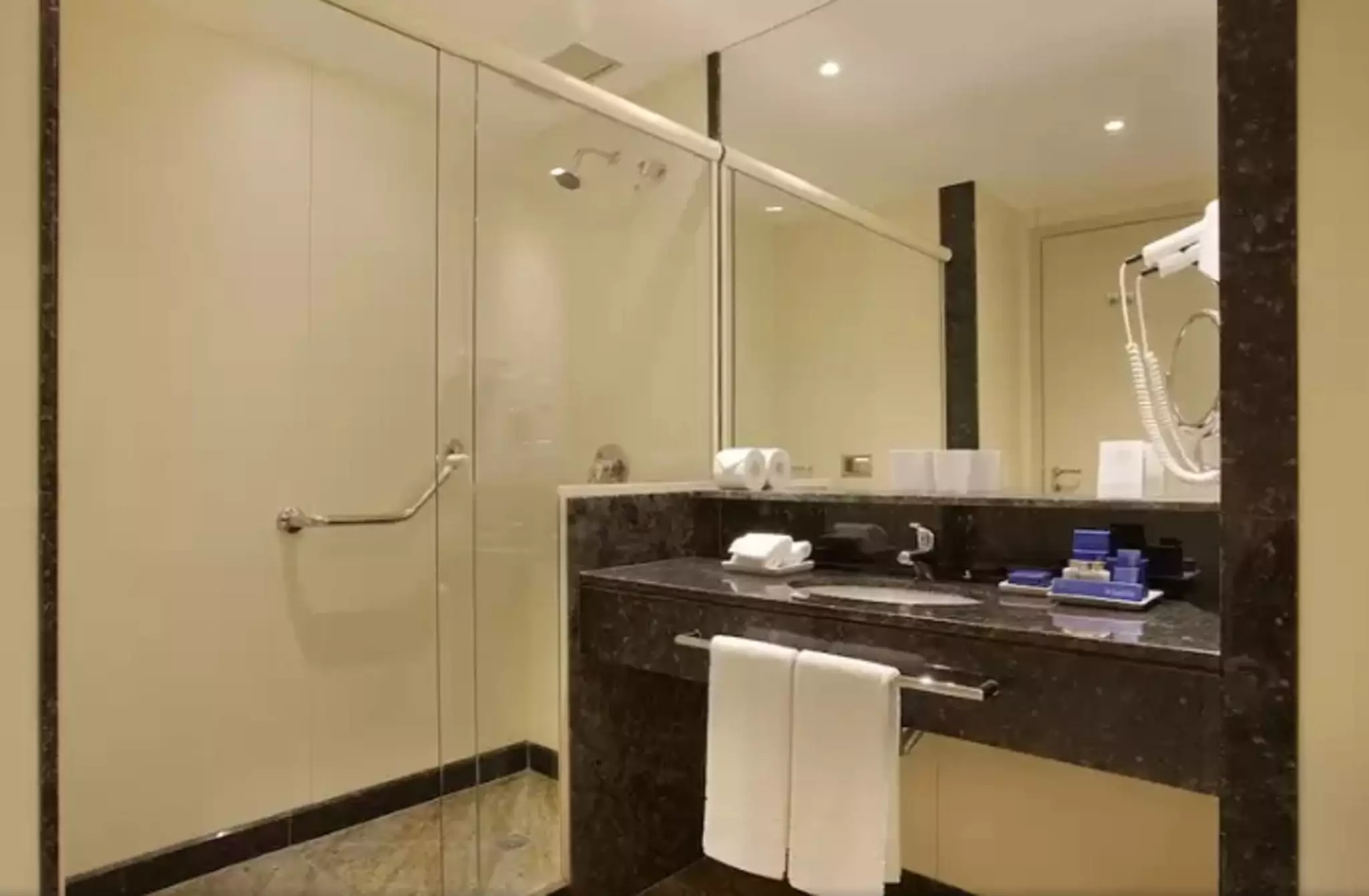 Alibaba https://cdn.alibaba.ir/ostorage/hotel-accommodation-images/6a0e4f3e61ec039ef7621ac5_Brasilia-Windsor-Brasilia-1.webp