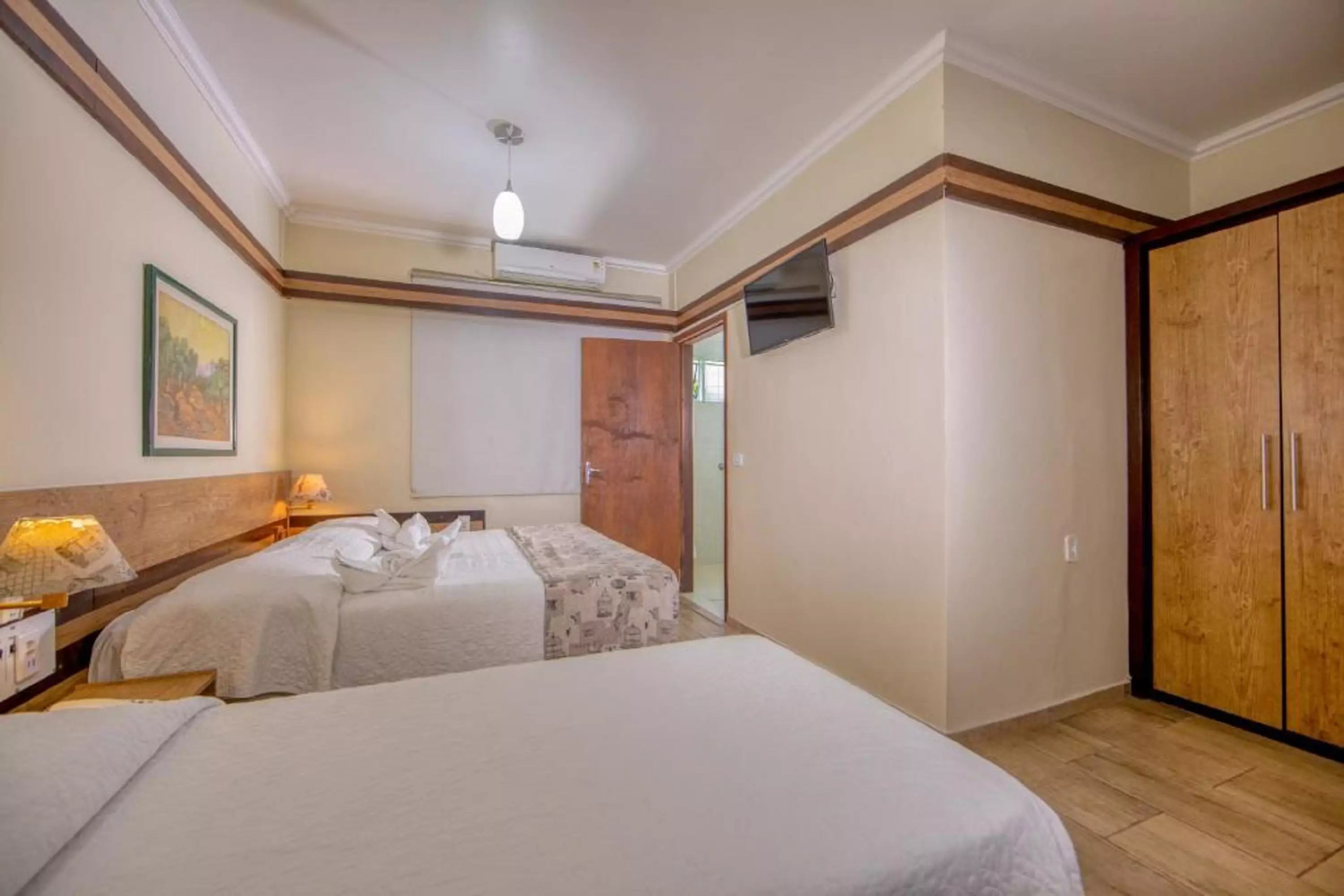 Alibaba https://cdn.alibaba.ir/ostorage/hotel-accommodation-images/6a0ecdc861ec039ef7627927_Foz-do-Igua-u-Harbor-Hotel-Colonial-1.webp