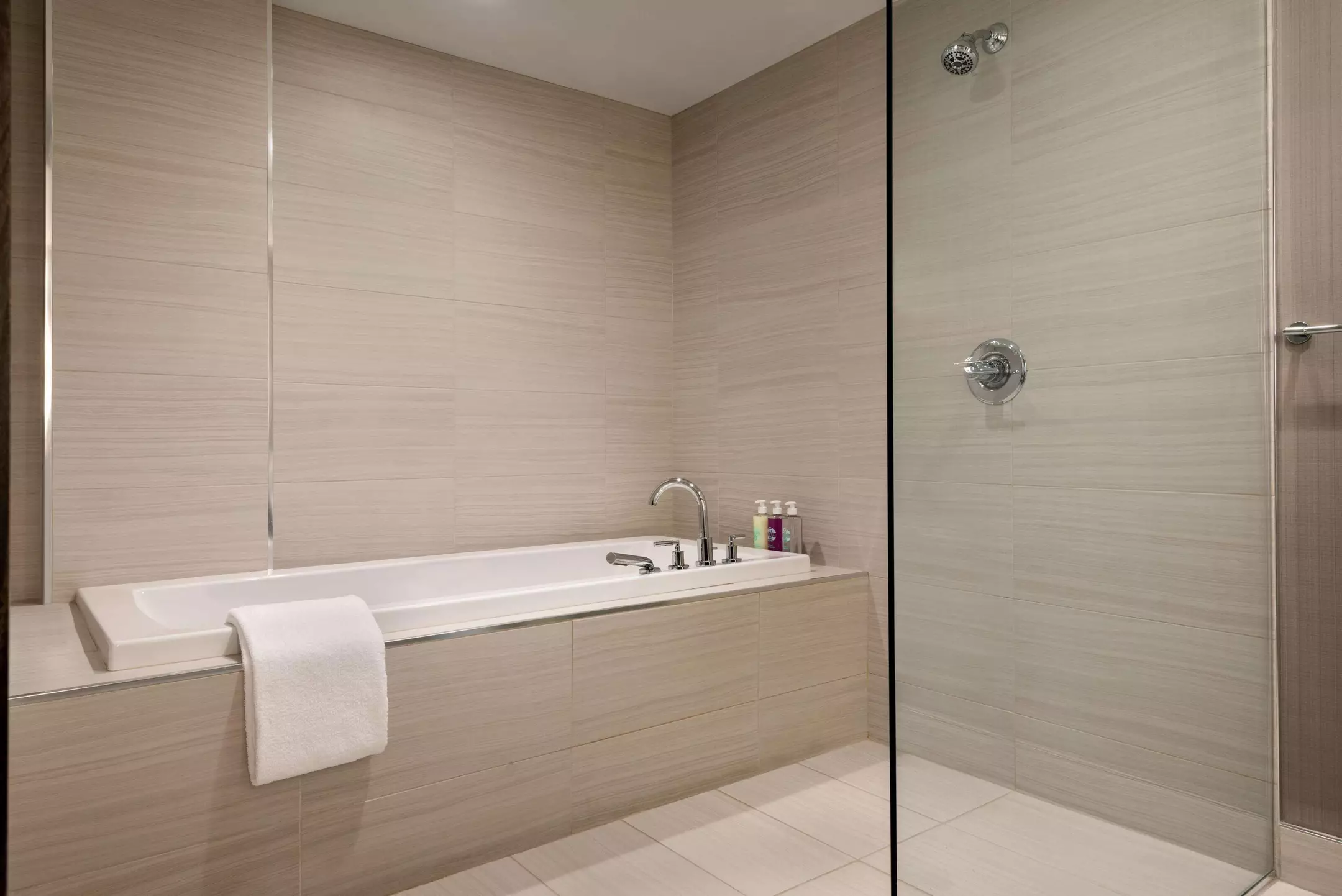 هتل Coast Prince George Hotel by APA Prince George