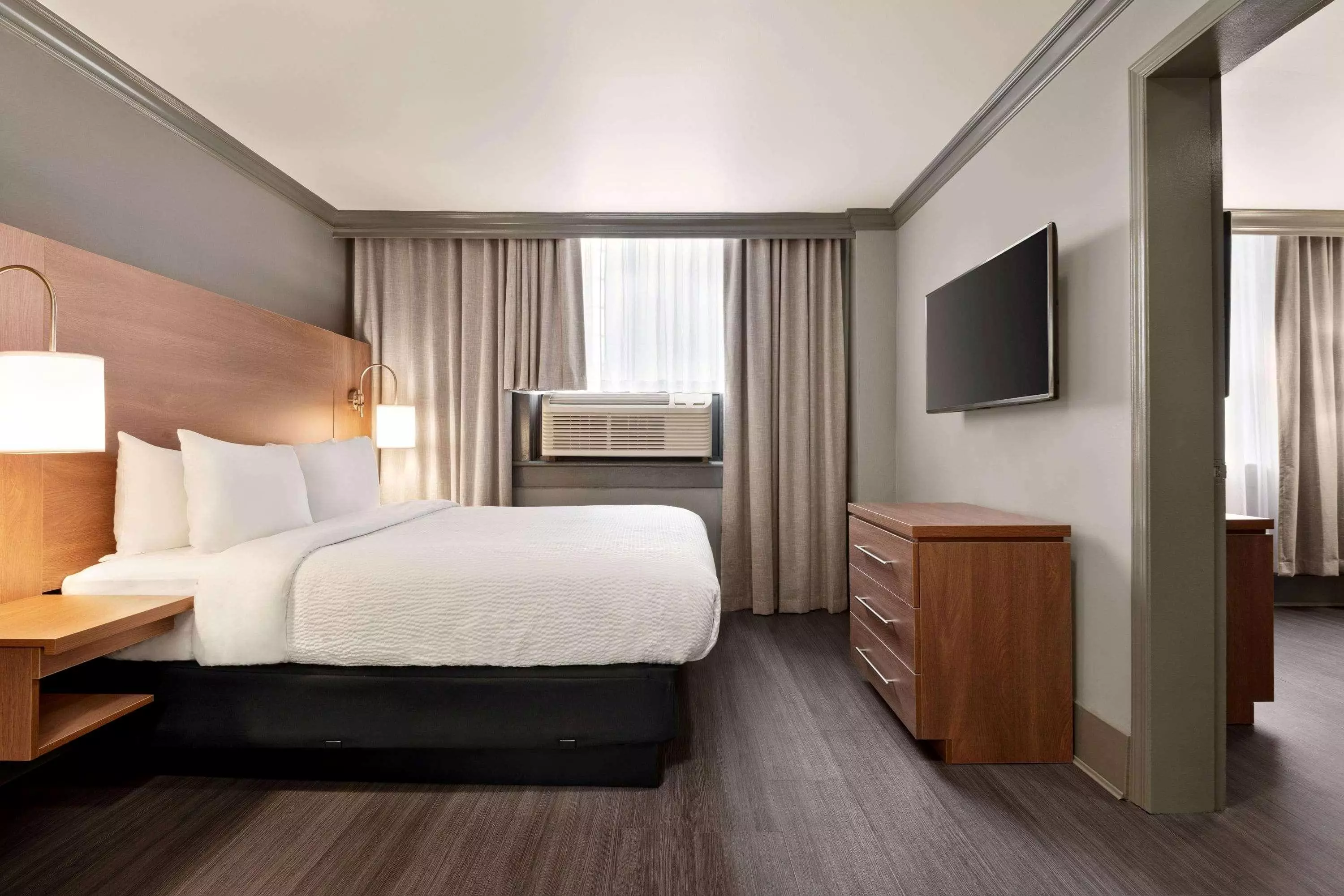 هتل Days Inn by Wyndham Vancouver Downtown ونکوور