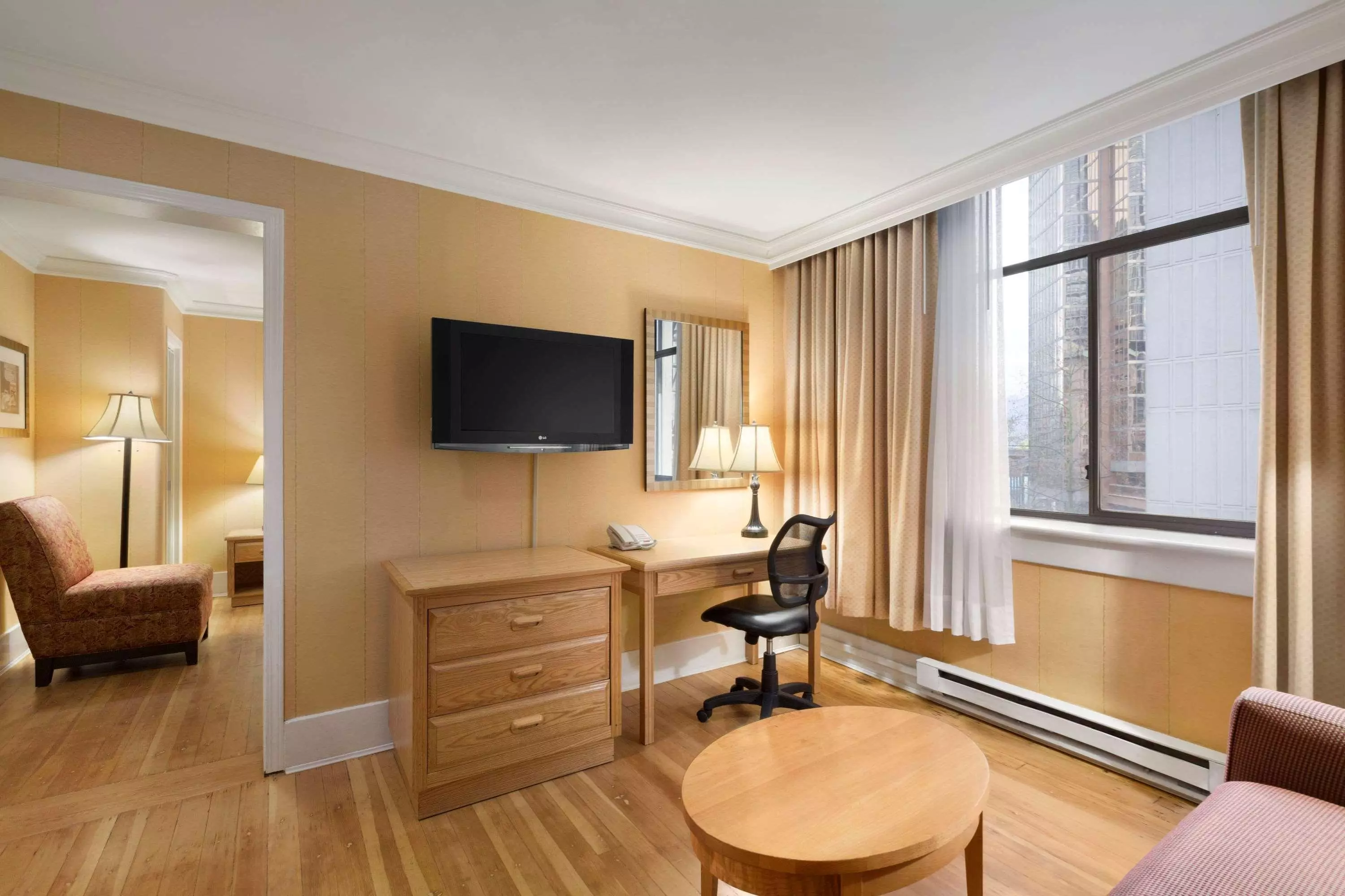 هتل Days Inn by Wyndham Vancouver Downtown ونکوور