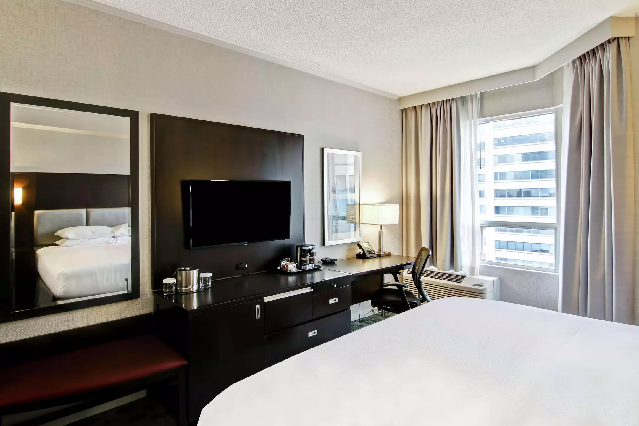 Alibaba https://cdn.alibaba.ir/ostorage/hotel-accommodation-images/6a0f654dc86edf55f723d7cc_Toronto-DoubleTree-by-Hilton-Hotel-Toronto-Downtown-1.webp