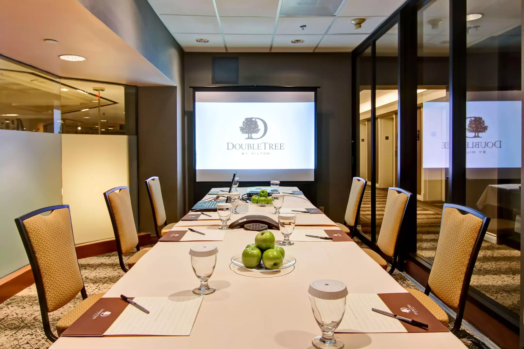 هتل DoubleTree by Hilton Hotel Toronto Downtown تورنتو