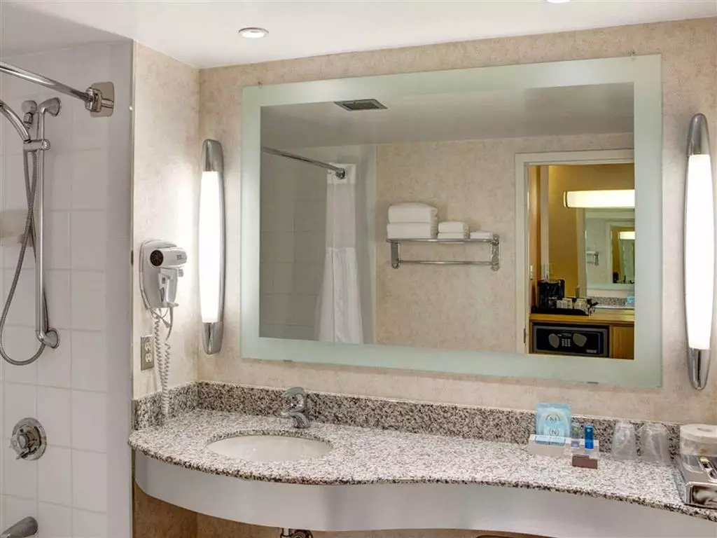 هتل Novotel Toronto Centre تورنتو
