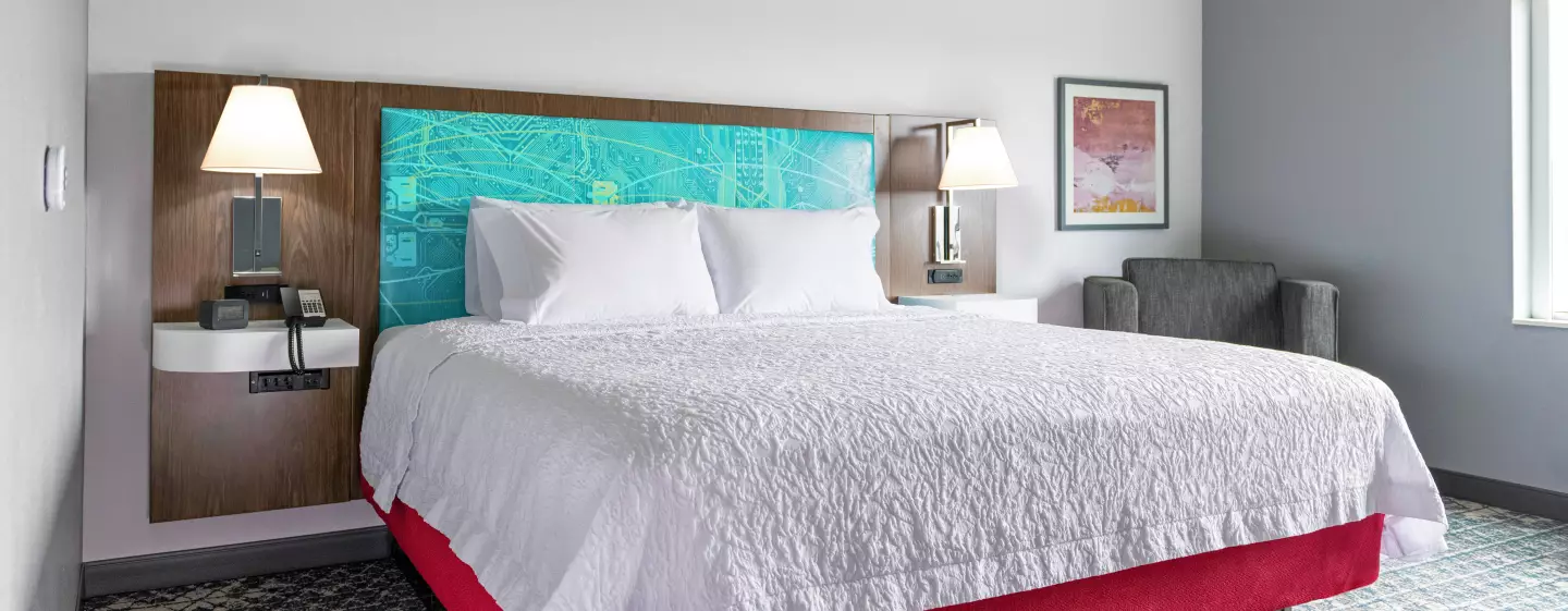 هتل Hampton Inn & Suites by Hilton Toronto Downtown تورنتو