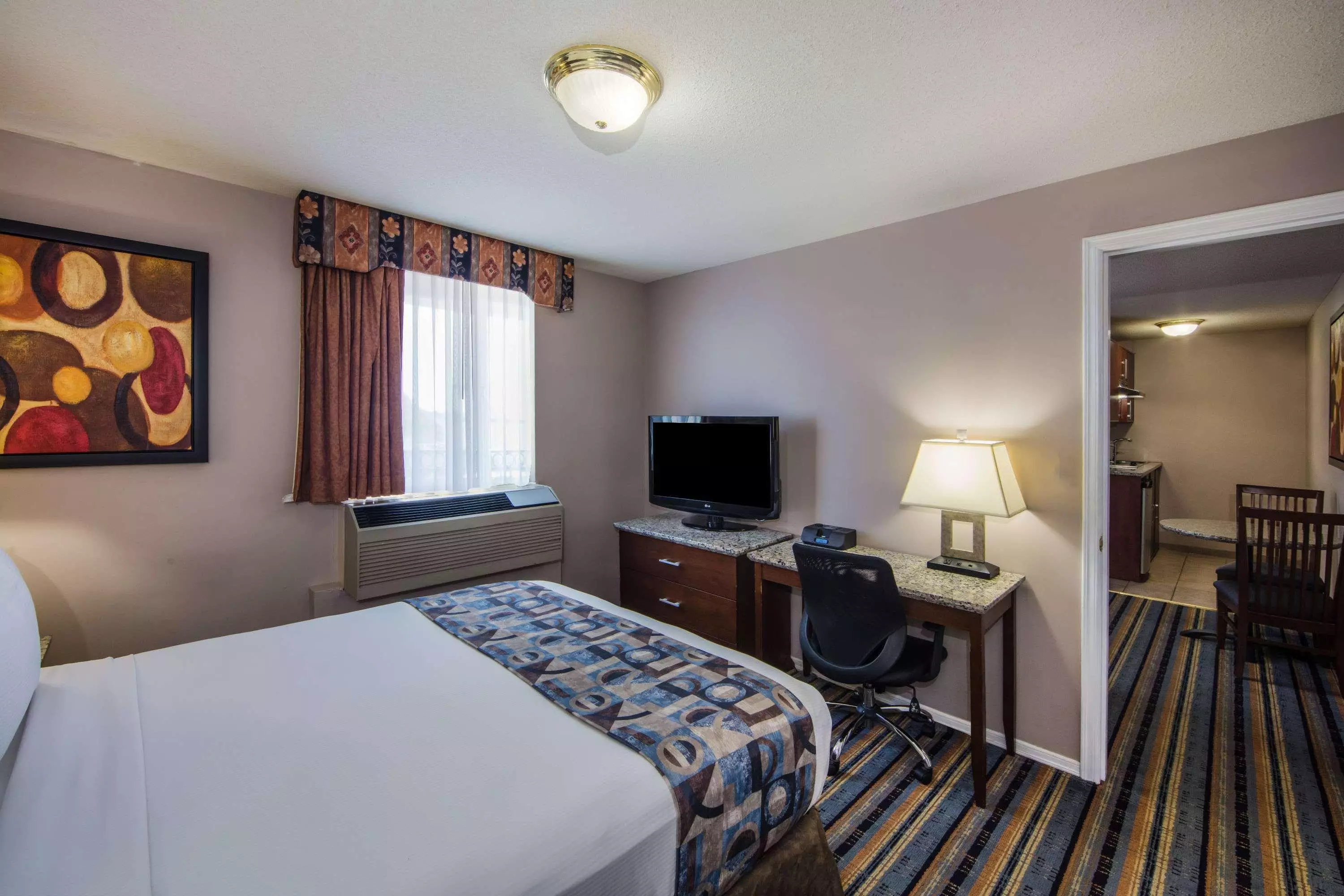 هتل Ramada by Wyndham Vancouver Downtown ونکوور