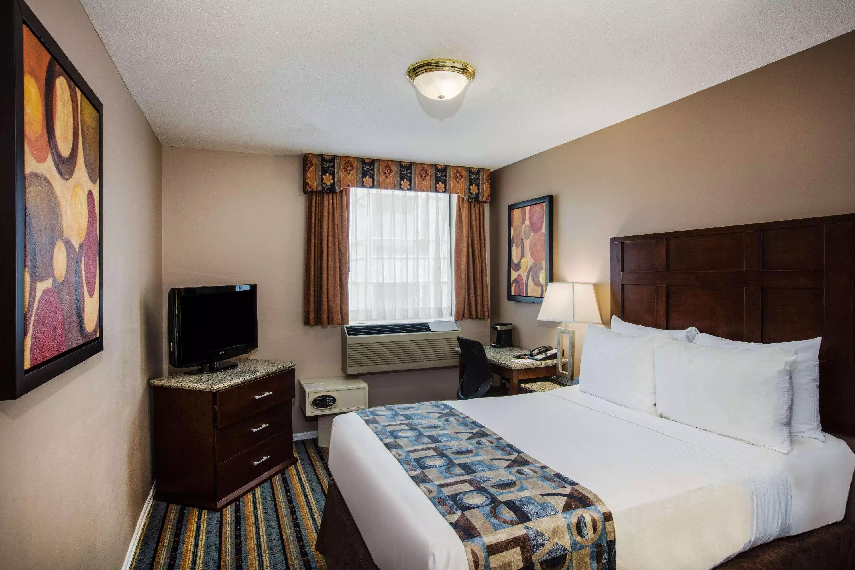 هتل Ramada by Wyndham Vancouver Downtown ونکوور