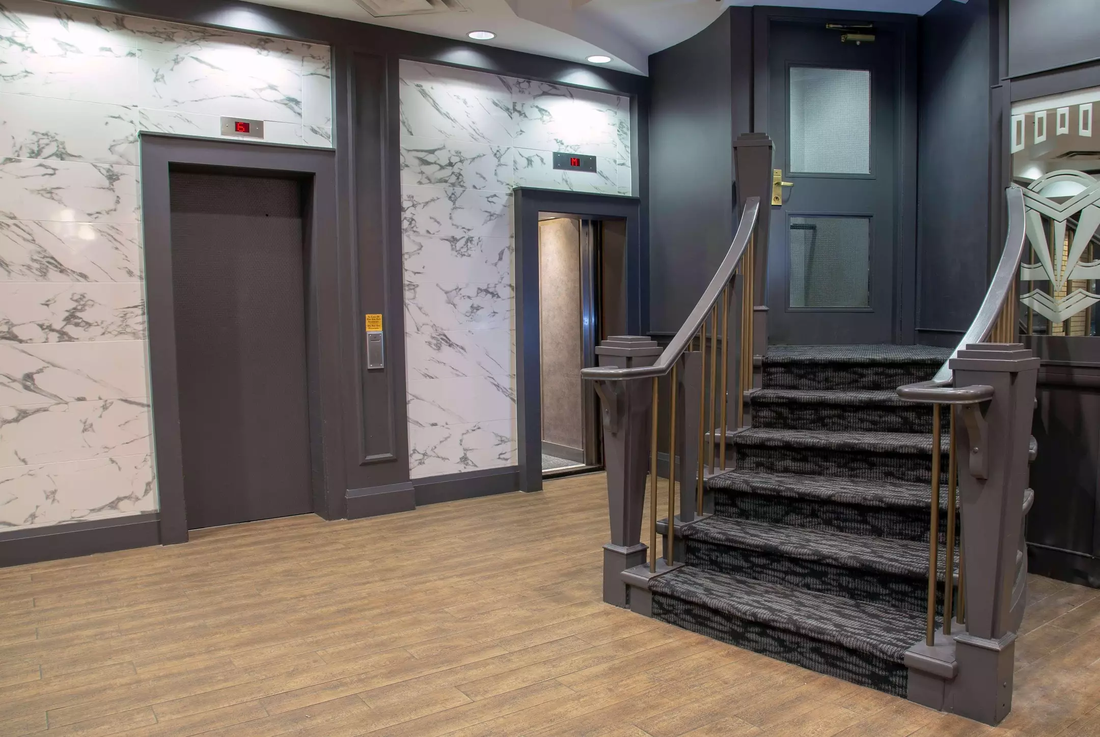 هتل Ramada by Wyndham Vancouver Downtown ونکوور