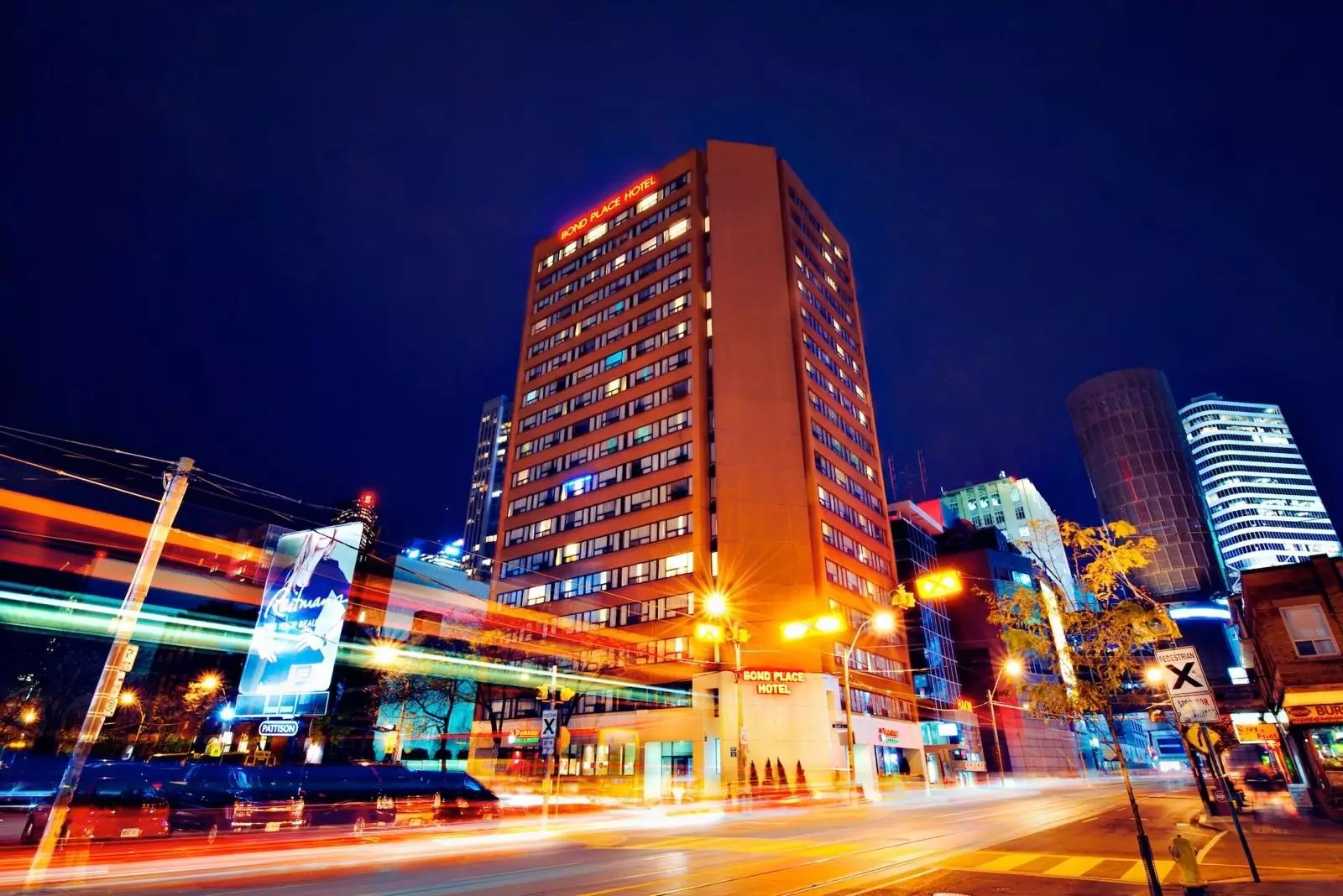 هتل Bond Place Hotel Toronto تورنتو