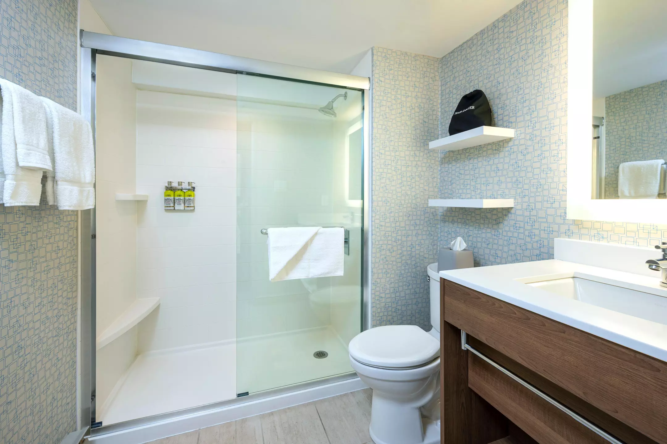 Alibaba https://cdn.alibaba.ir/ostorage/hotel-accommodation-images/6a0f7922c86edf55f723e66e_Toronto-Holiday-Inn-Express-Toronto-Downtown-1.webp