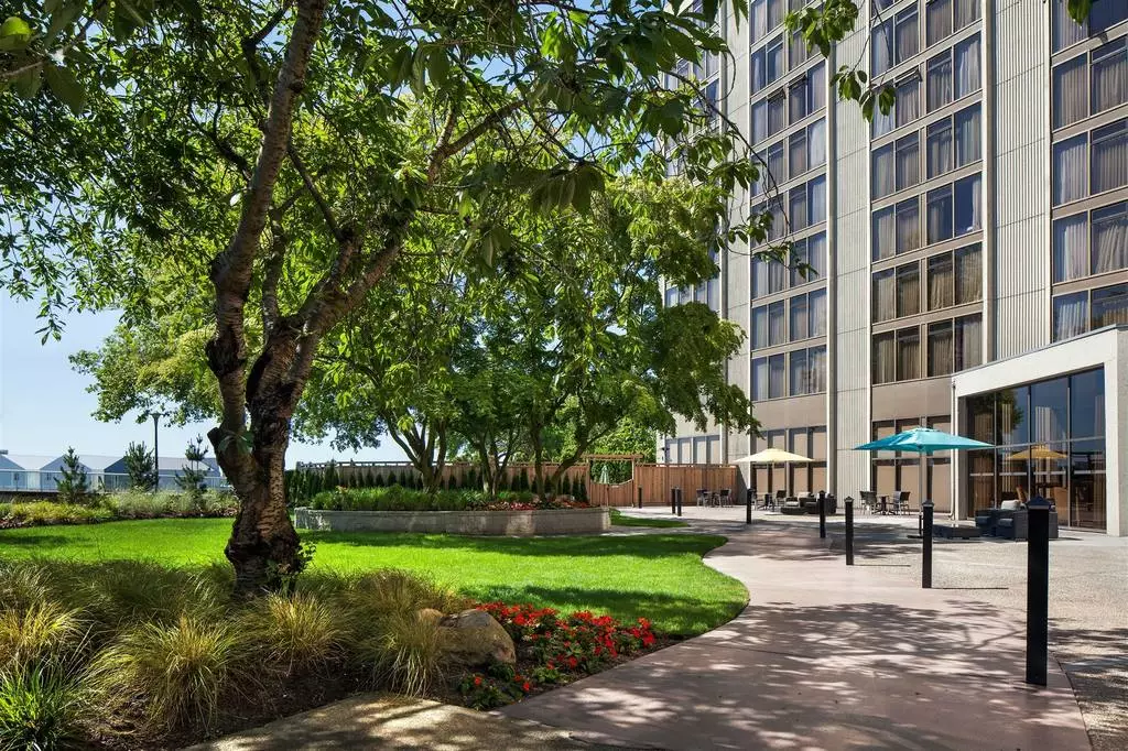 Alibaba https://cdn.alibaba.ir/ostorage/hotel-accommodation-images/6a0f7a07c86edf55f723e71b_Richmond-Pacific-Gateway-Hotel-1.webp