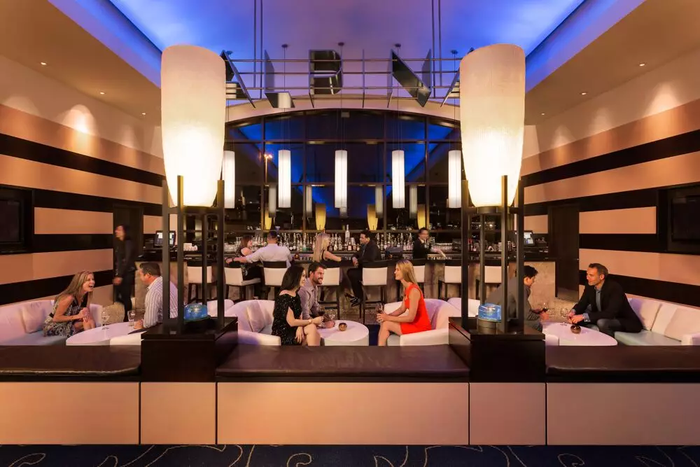 هتل Delta Hotels Burnaby Conference Centre Burnaby