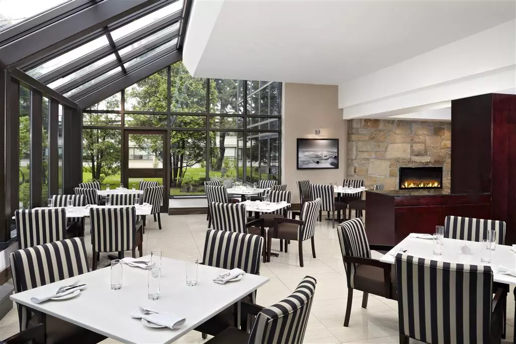 هتل Sheraton Montreal Airport Hotel مونترال