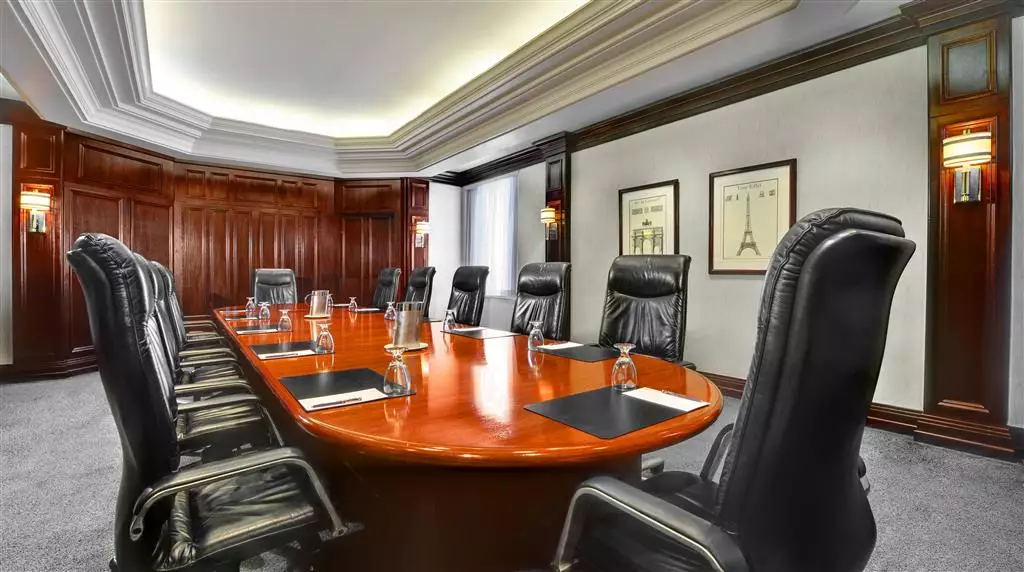 هتل Sheraton Montreal Airport Hotel مونترال