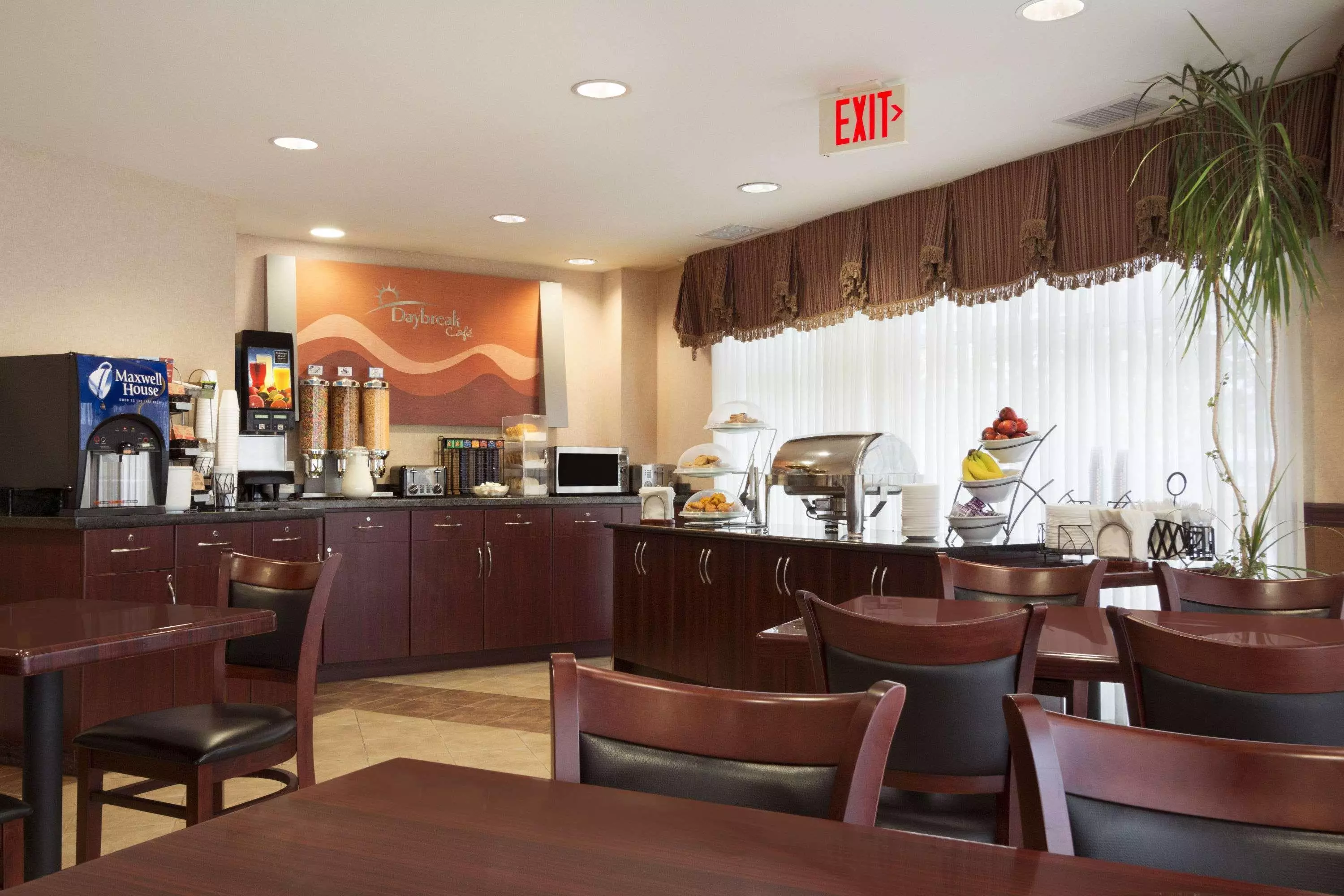 هتل Days Inn & Suites by Wyndham Langley Langley