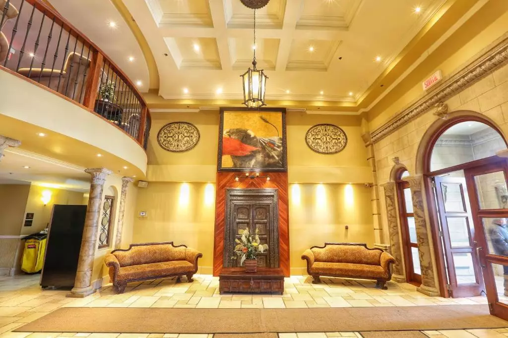 هتل Brossard مونترال
