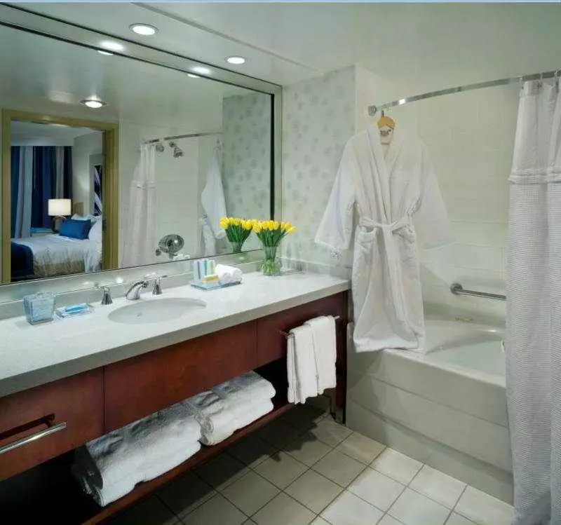 هتل Inn At The Quay New Westminster