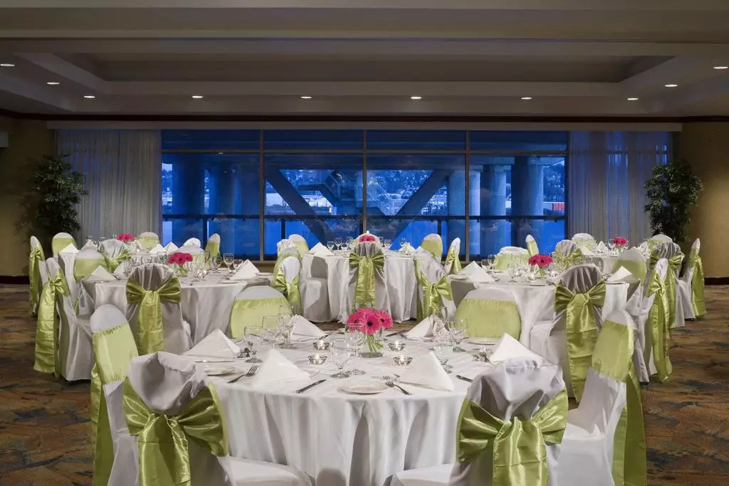 هتل Inn At The Quay New Westminster