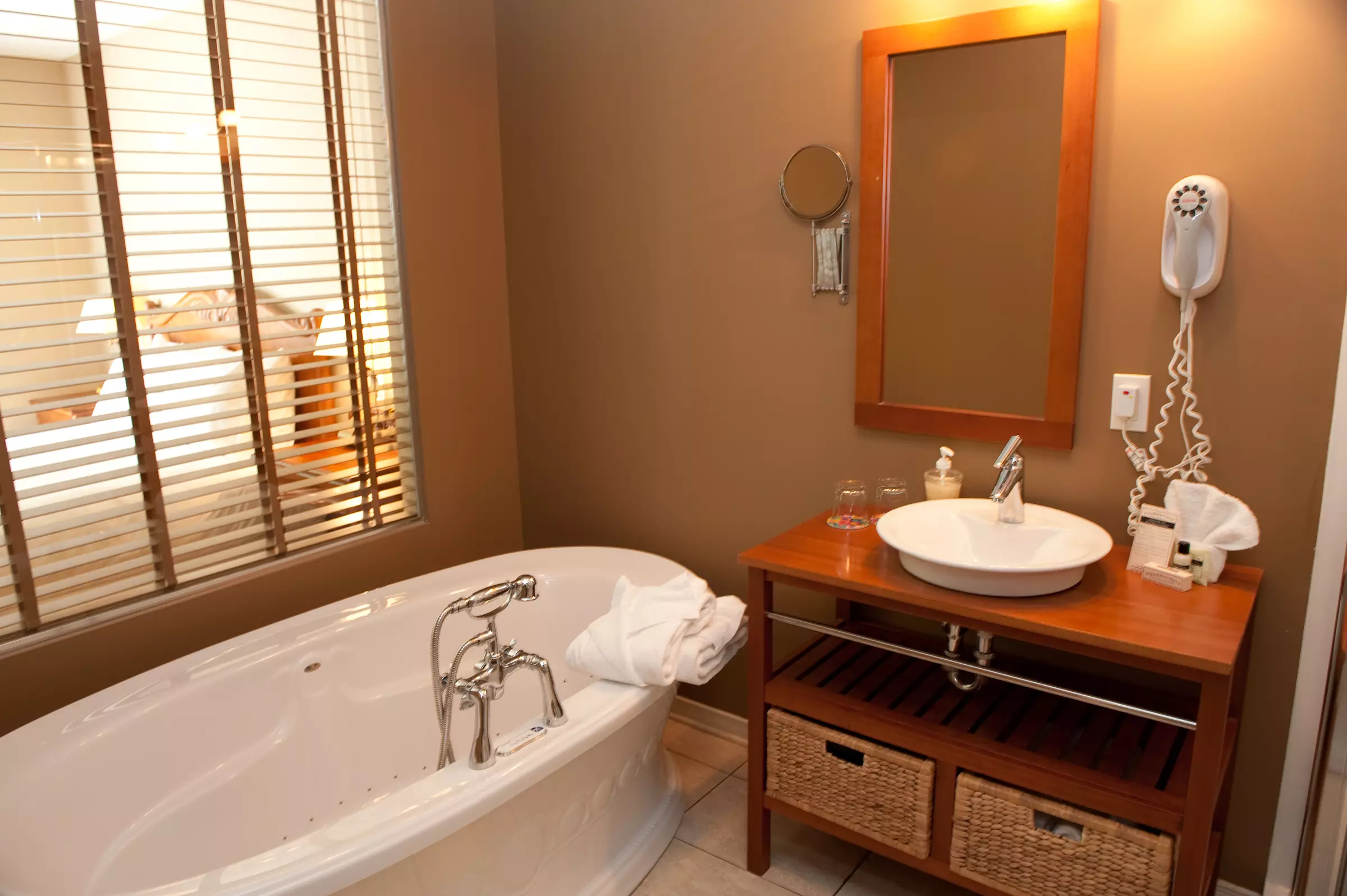 Alibaba https://cdn.alibaba.ir/ostorage/hotel-accommodation-images/6a0fab4fc86edf55f72409ec_Piedmont-Hotel-St-Sauveur-1.webp