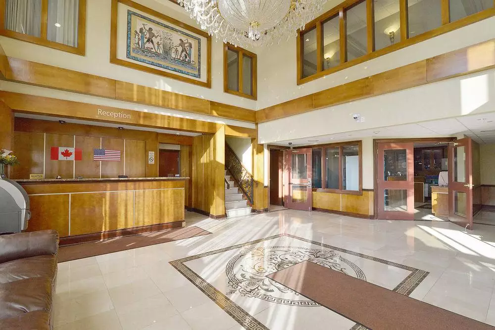 هتل Woodbine Hotel and Suites تورنتو