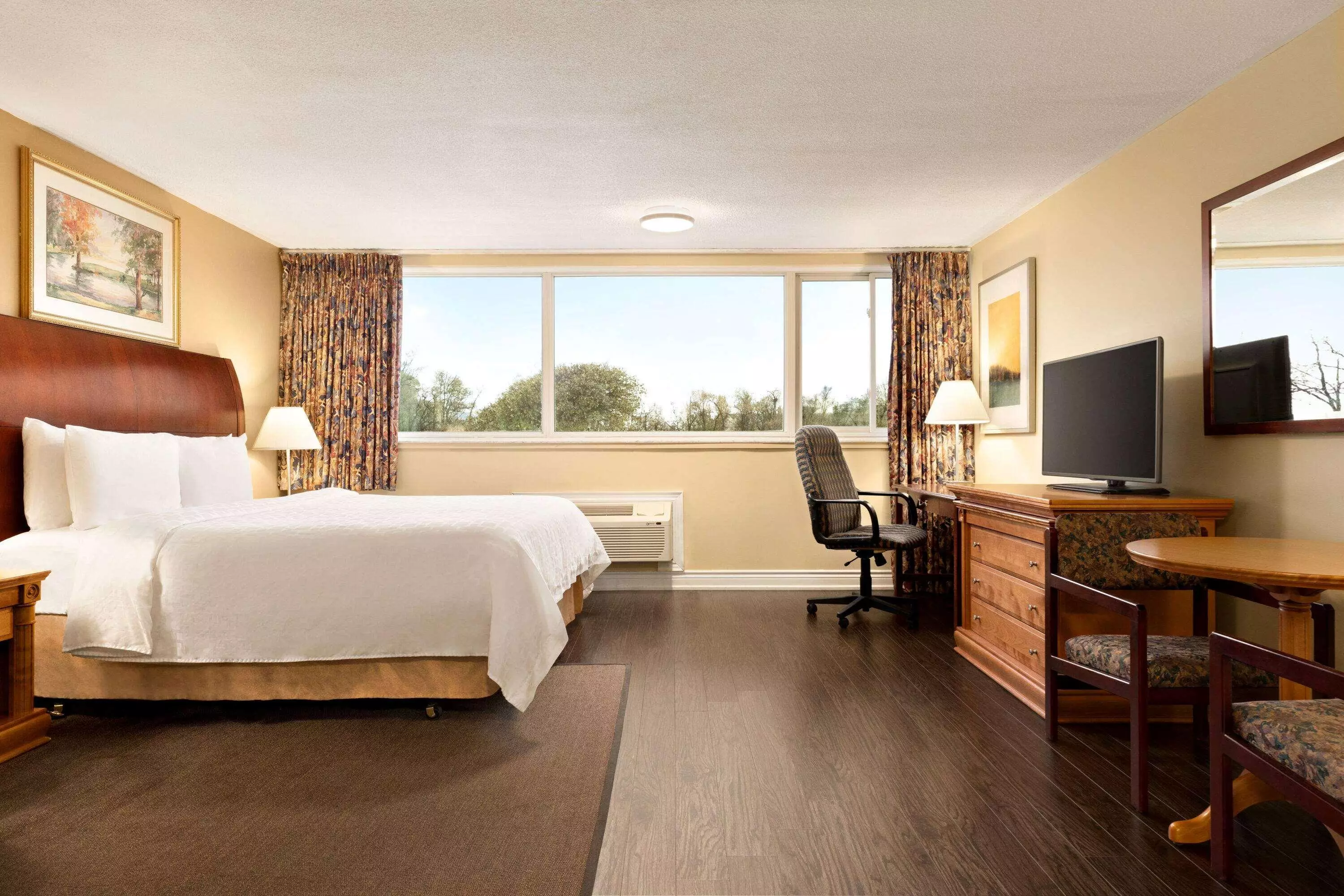 Alibaba https://cdn.alibaba.ir/ostorage/hotel-accommodation-images/6a0fadebc86edf55f7240bd2_Richmond-Hill-Travelodge-by-Wyndham-Richmond-Hill-1.webp
