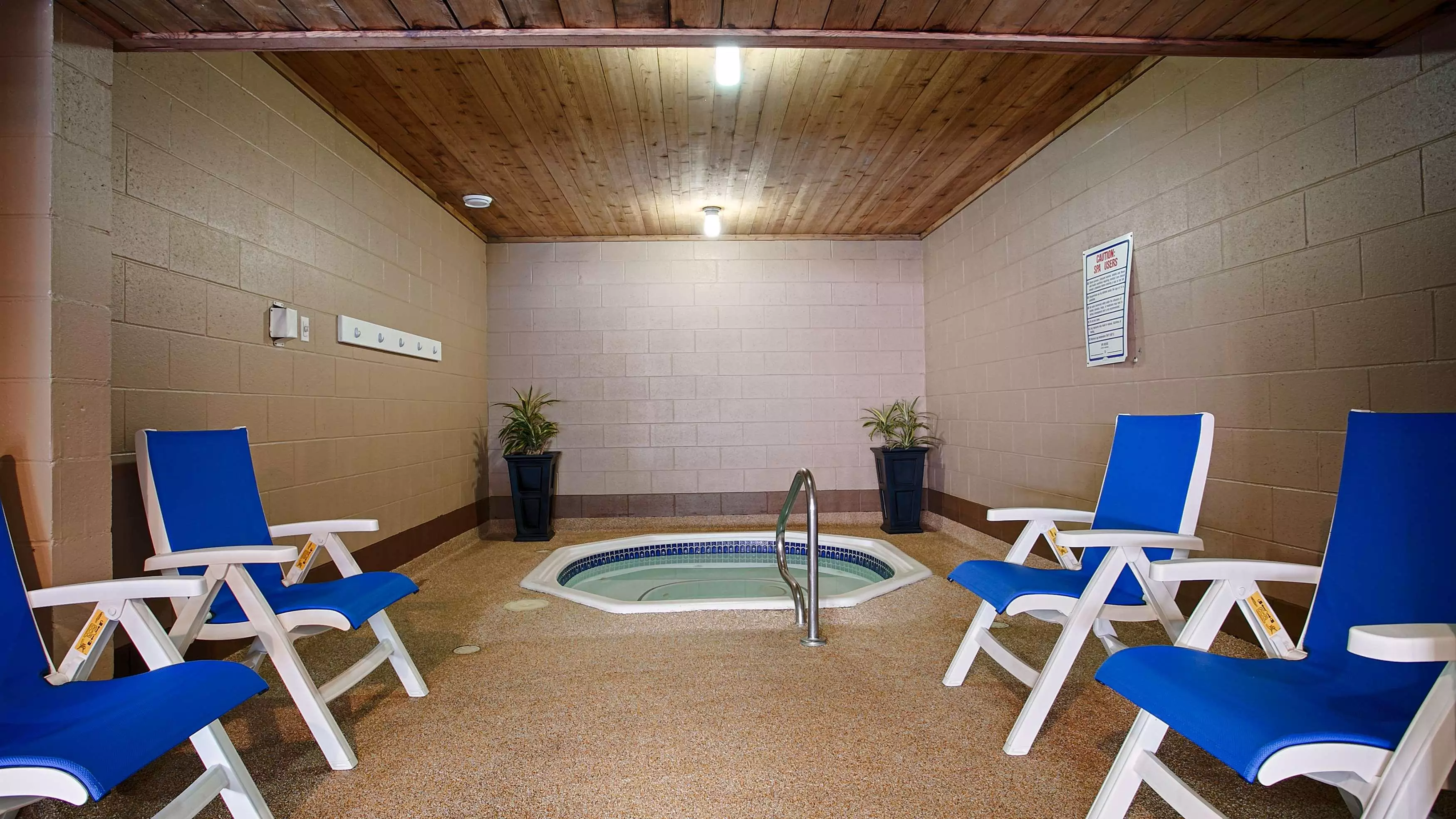Alibaba https://cdn.alibaba.ir/ostorage/hotel-accommodation-images/6a0faef8c86edf55f7240c9a_Salomon-Arm-SureStay-Plus-Hotel-By-Best-Western-Salmon-Arm-1.webp
