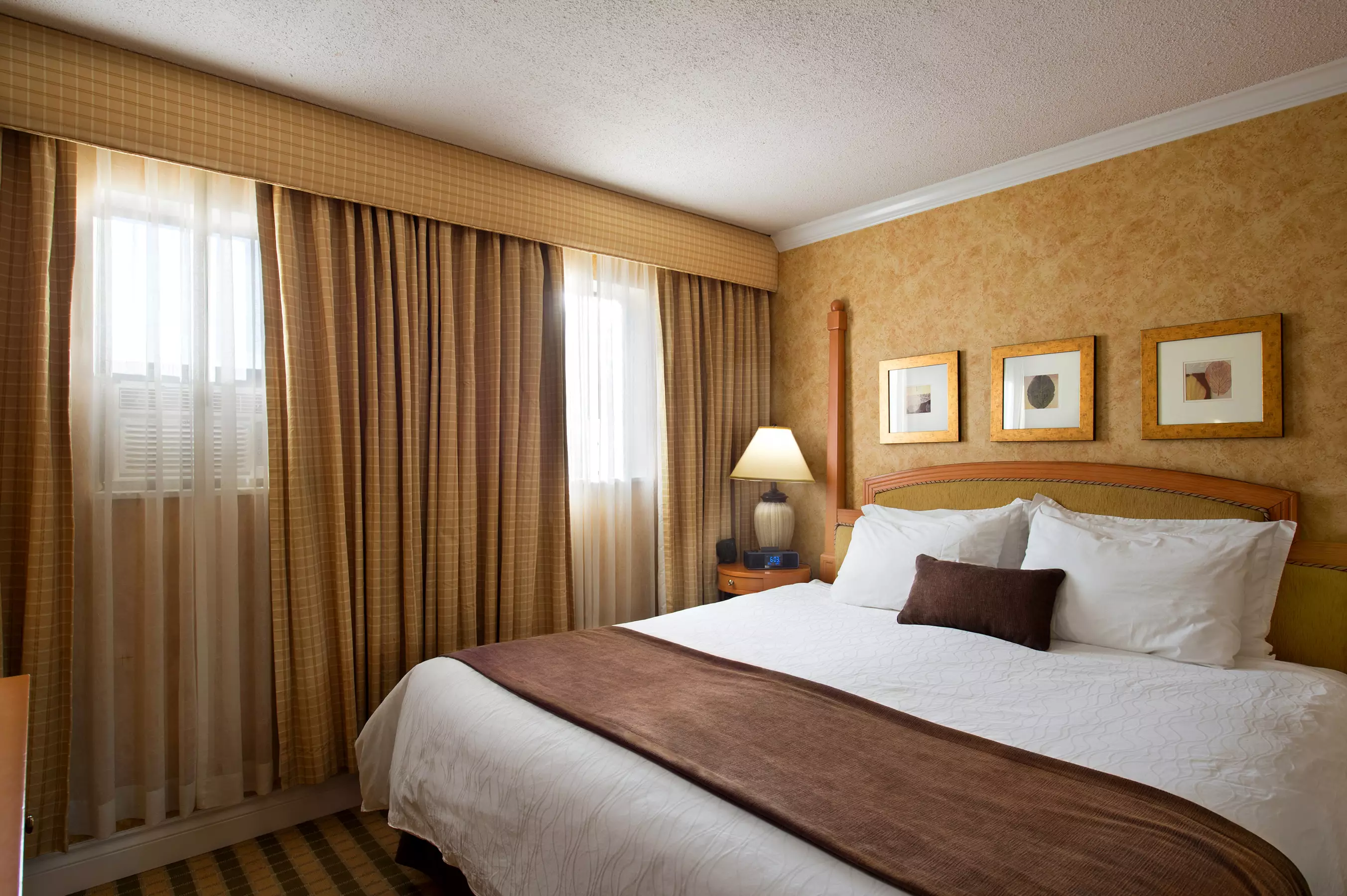 هتل Sunset Inn & Suites ونکوور