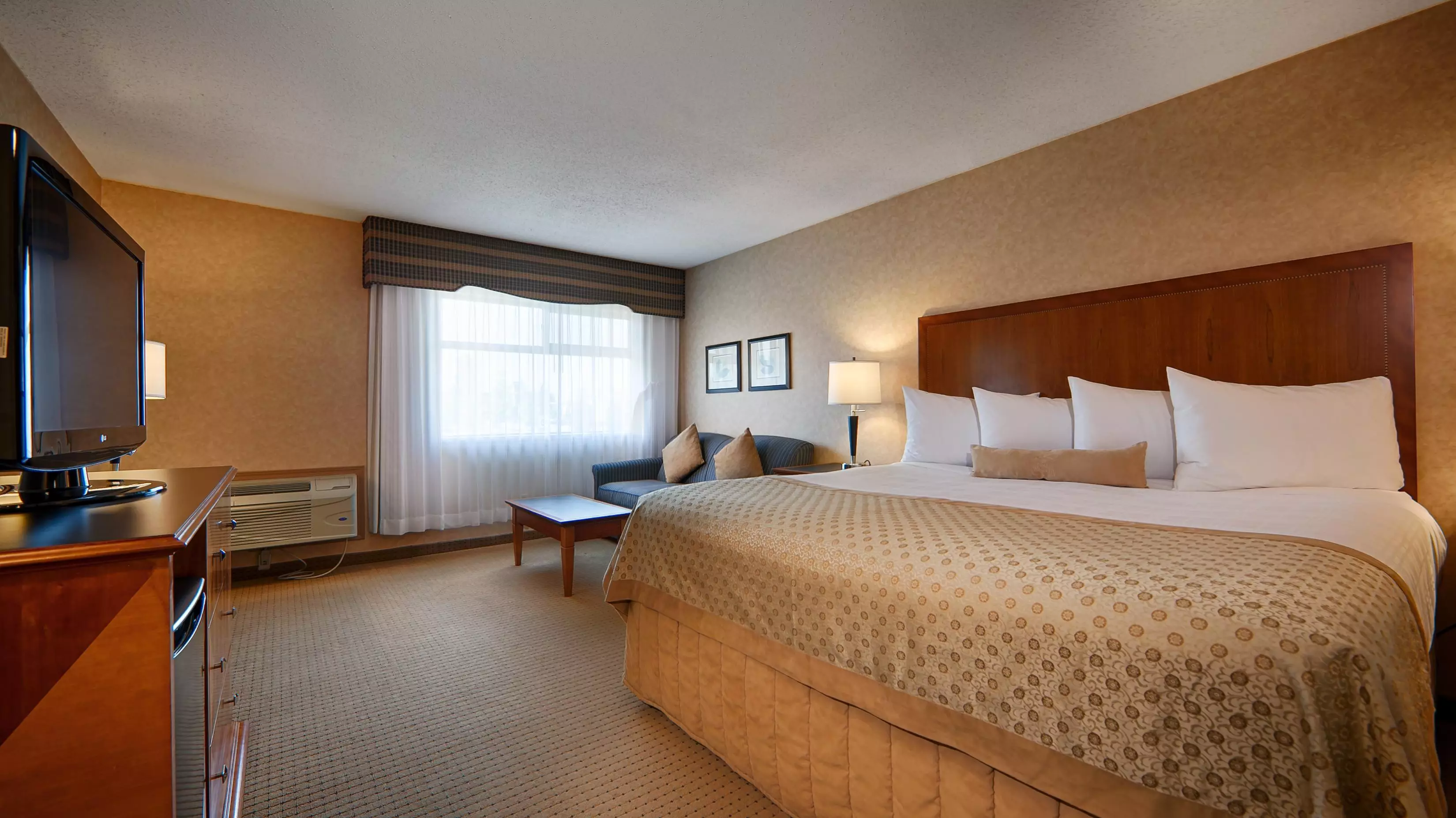 هتل Best Western Plus Langley Inn Langley