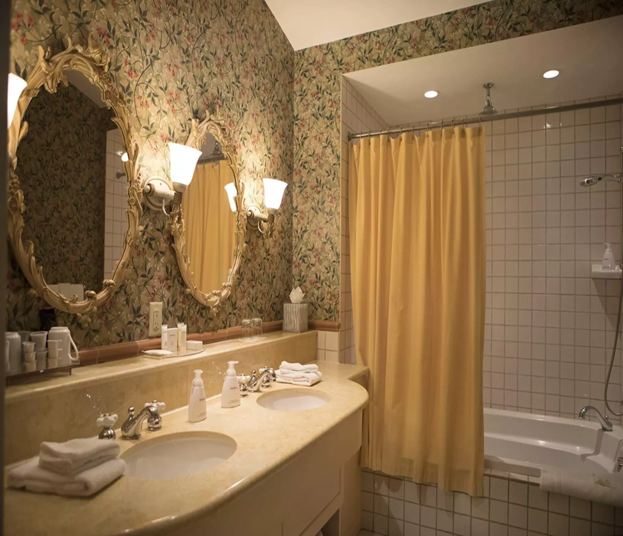 Alibaba https://cdn.alibaba.ir/ostorage/hotel-accommodation-images/6a0feec2c86edf55f7243923_Toronto-Old-Mill-1.webp