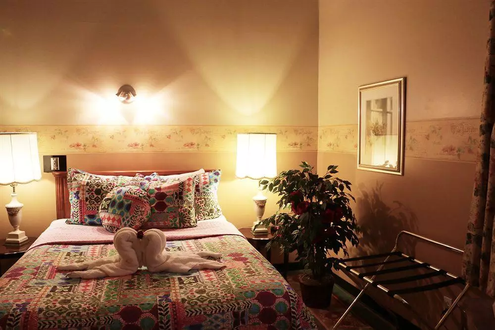 هتل Hotel Auberge Manoir Ville Marie مونترال
