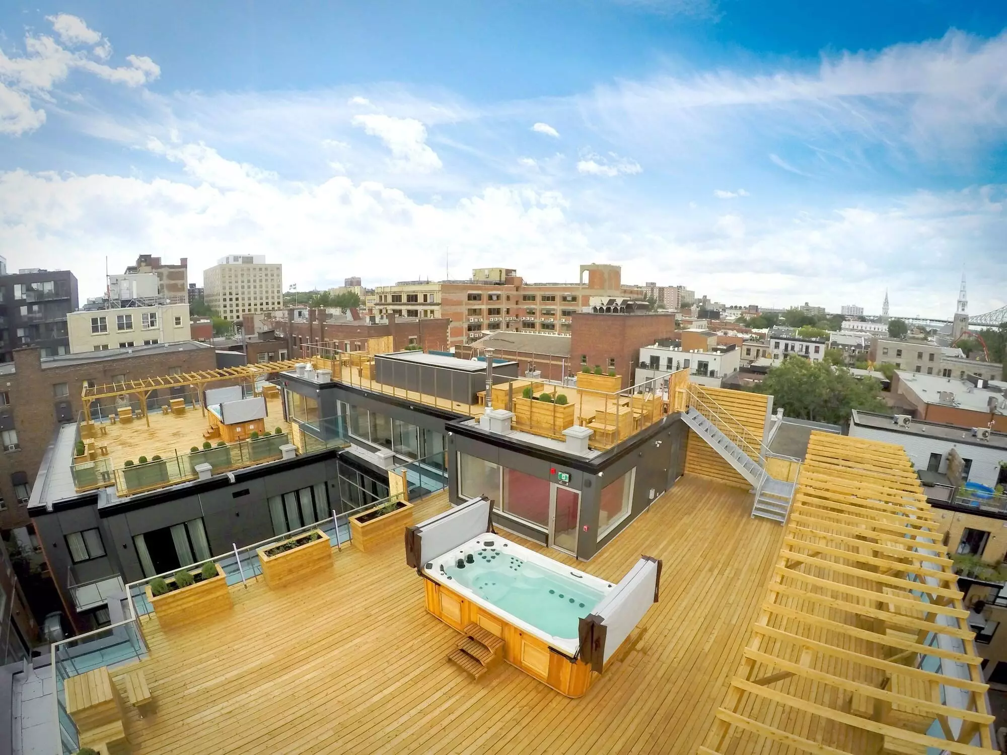 هتل M Montreal Hostel مونترال