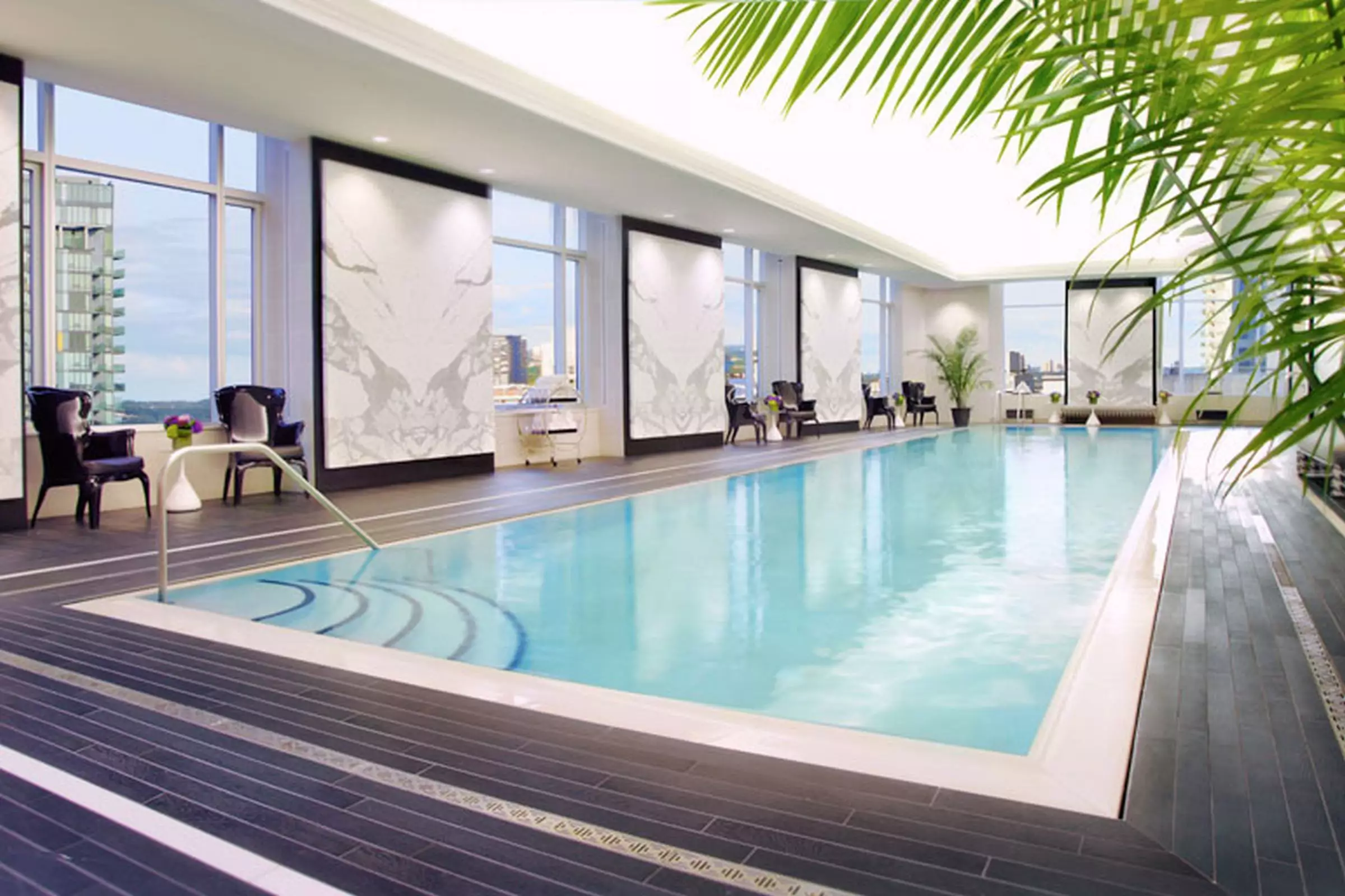 هتل The St. Regis Toronto تورنتو