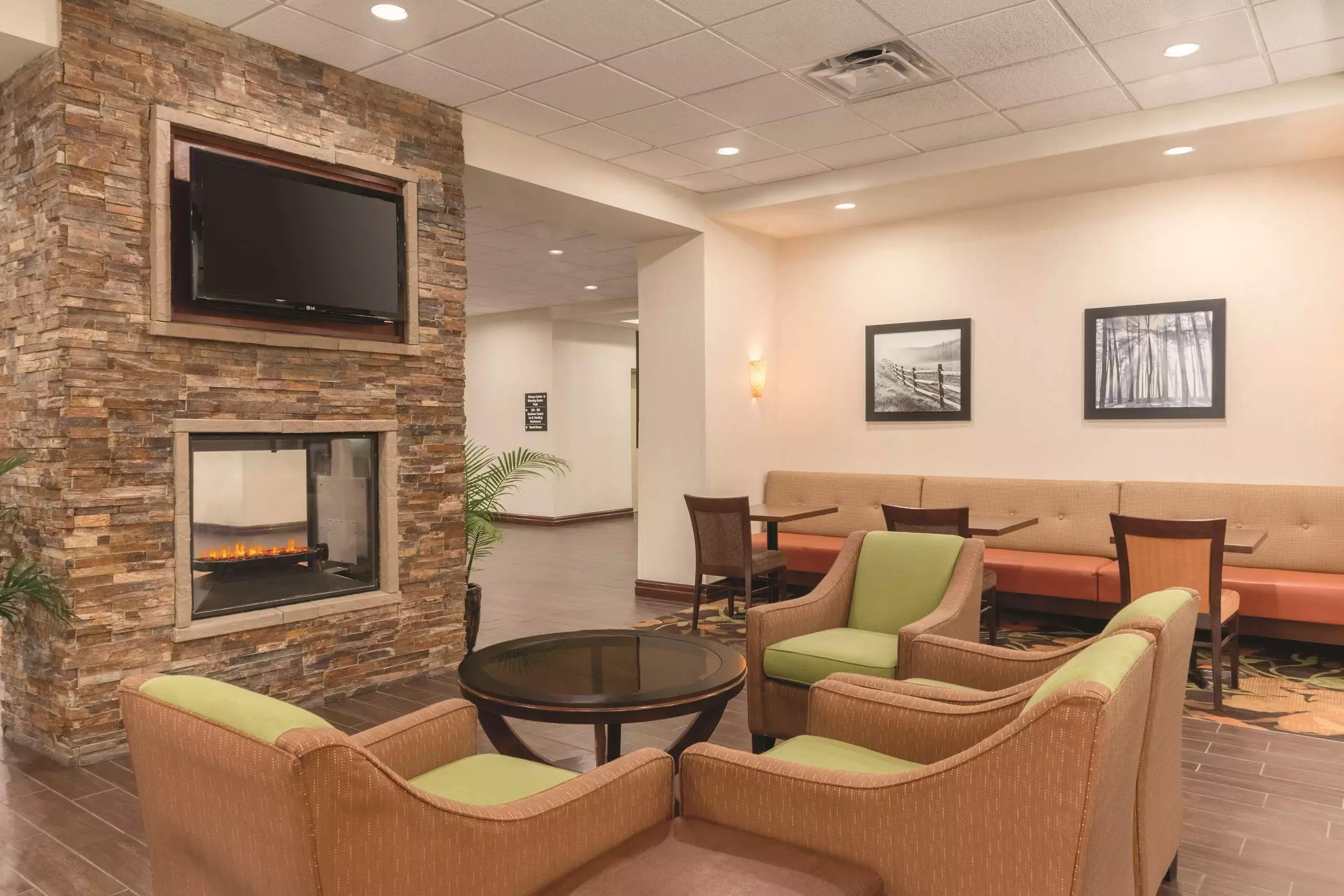 Alibaba https://cdn.alibaba.ir/ostorage/hotel-accommodation-images/6a1013e3c86edf55f7245428_Edmonton-Hampton-Inn-By-Hilton-Edmonton-South-1.webp