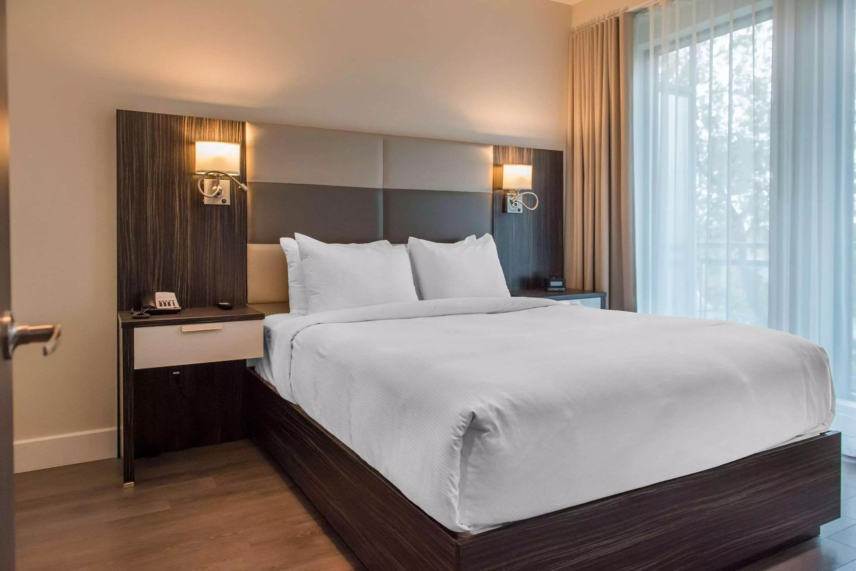 هتل Les Suites Victoria, Ascend Hotel Collection Gatineau