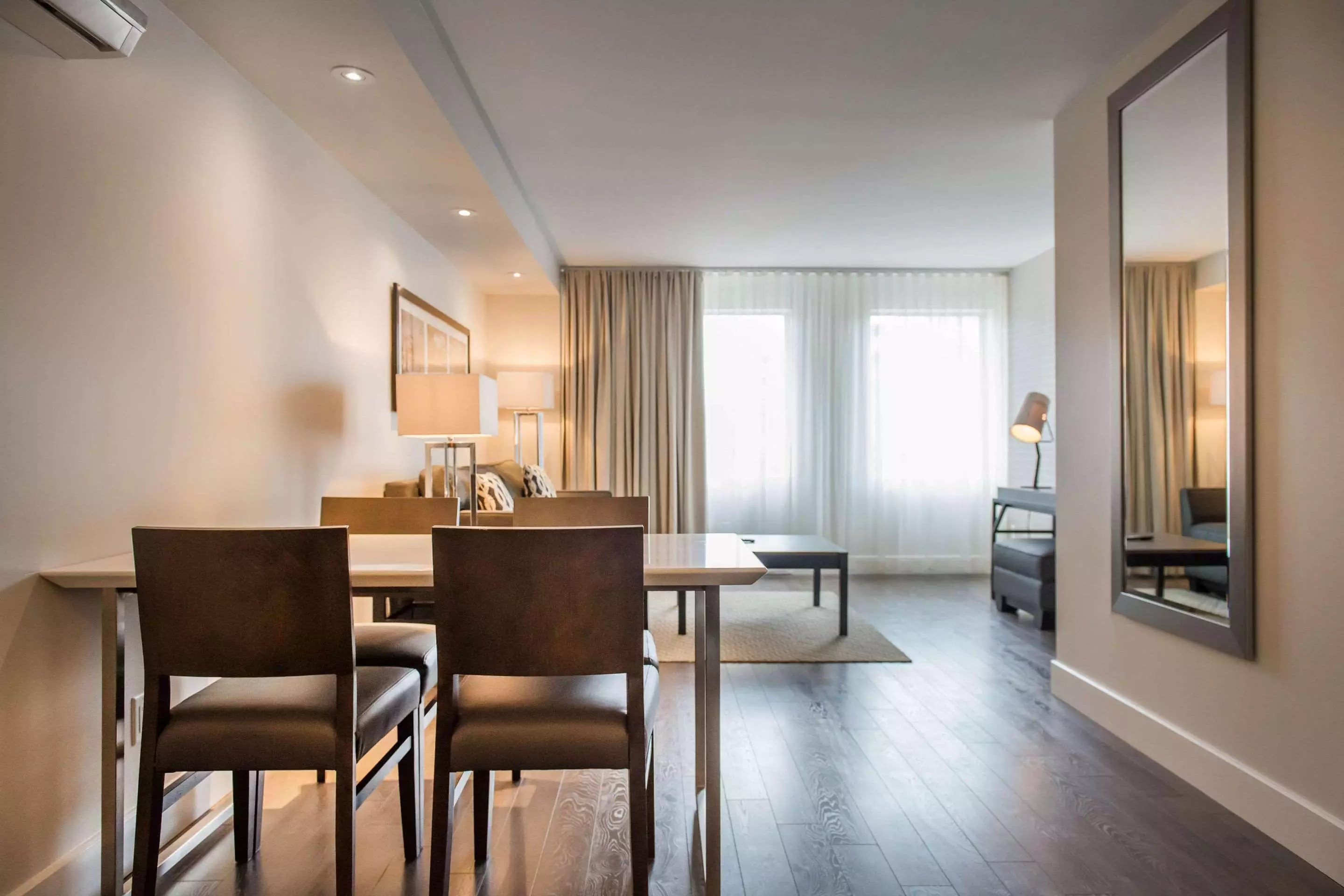 هتل Les Suites Victoria, Ascend Hotel Collection Gatineau
