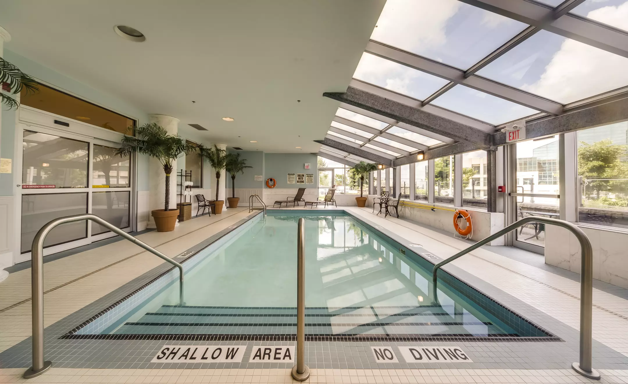 هتل Monte Carlo Inn & Suites Downtown Markham Markham