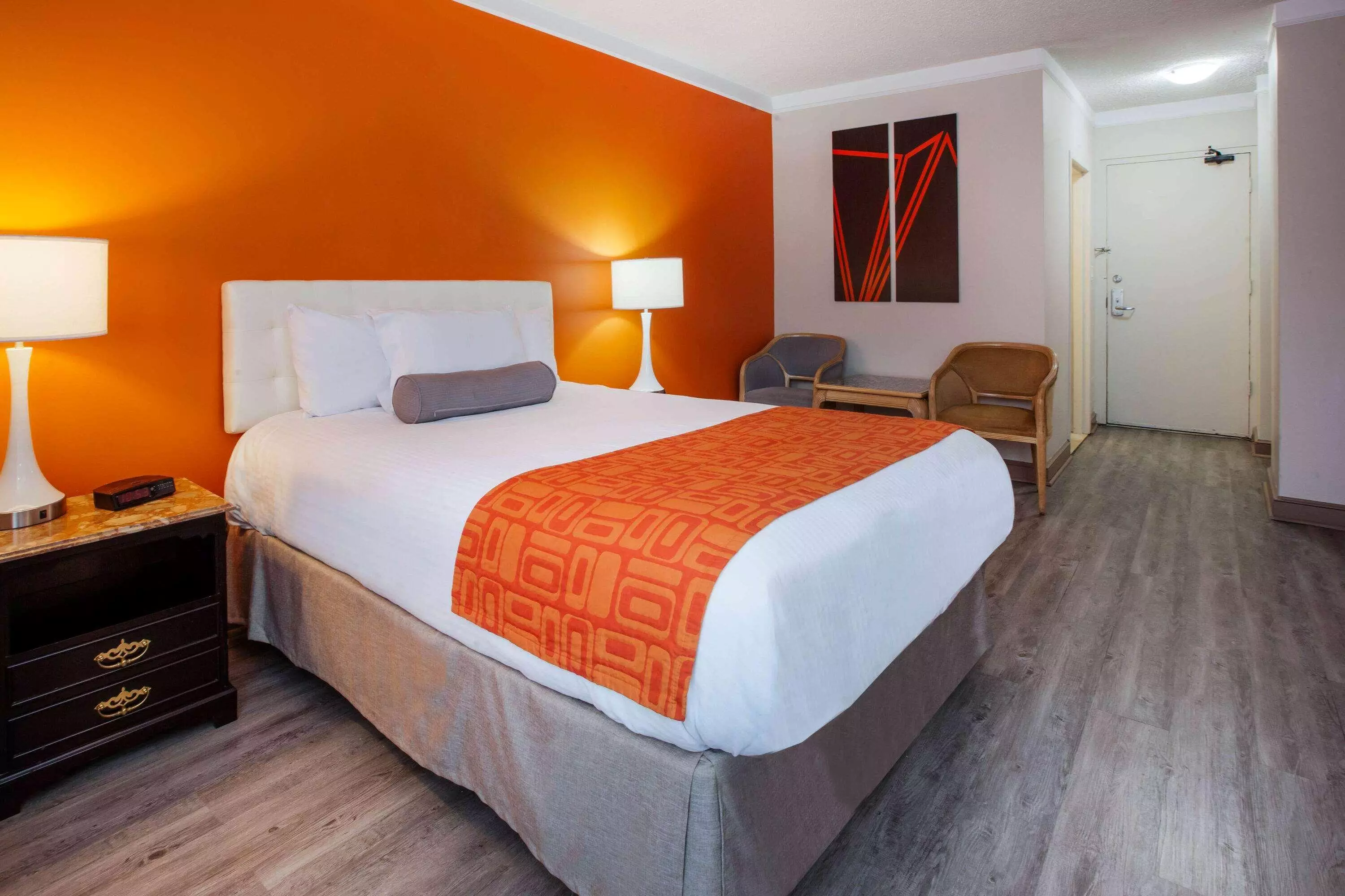 Alibaba https://cdn.alibaba.ir/ostorage/hotel-accommodation-images/6a1026bfc86edf55f72461a7_Windsor-Howard-Johnson-Plaza-by-Wyndham-Windsor-1.webp
