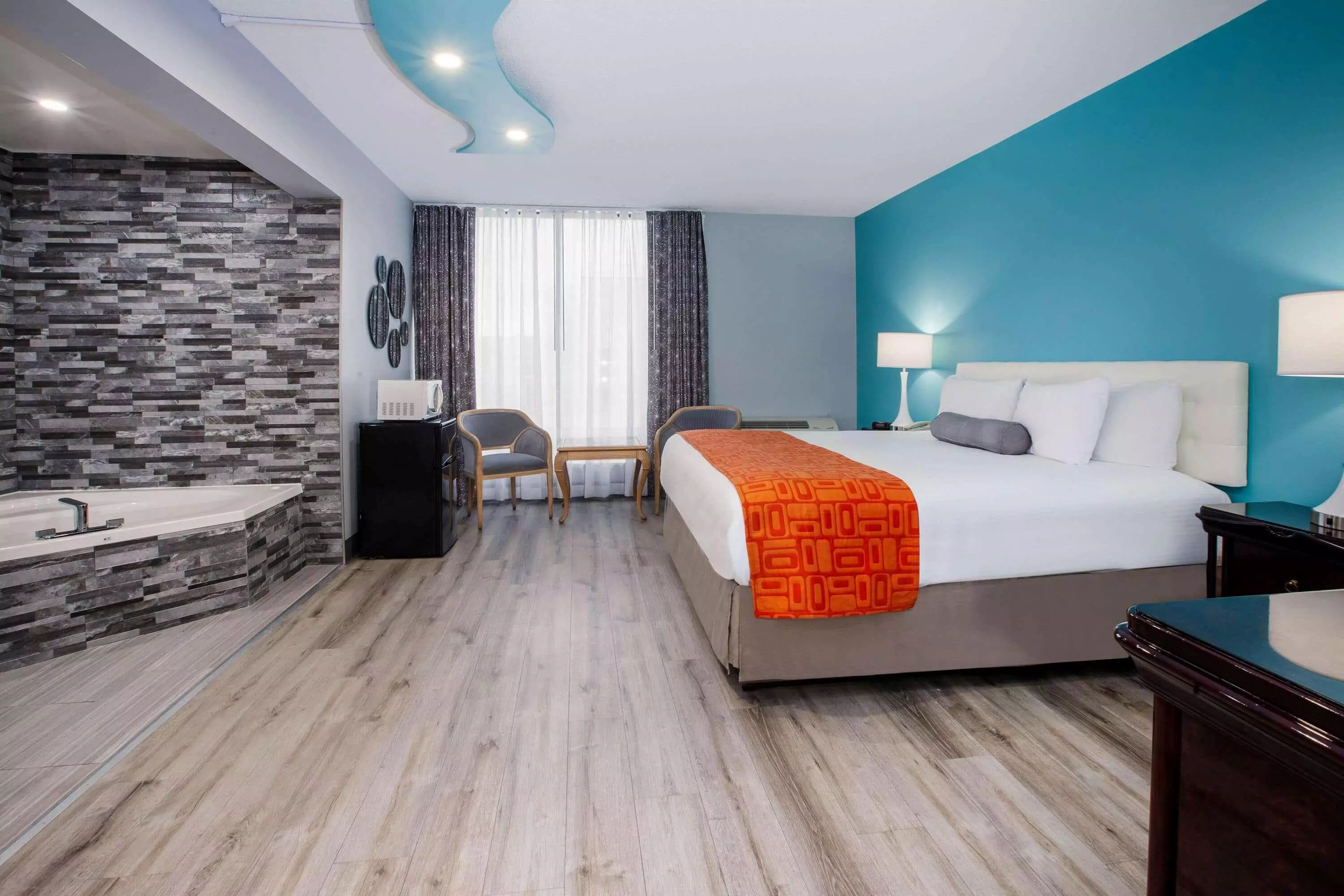 هتل Howard Johnson Plaza by Wyndham Windsor Windsor